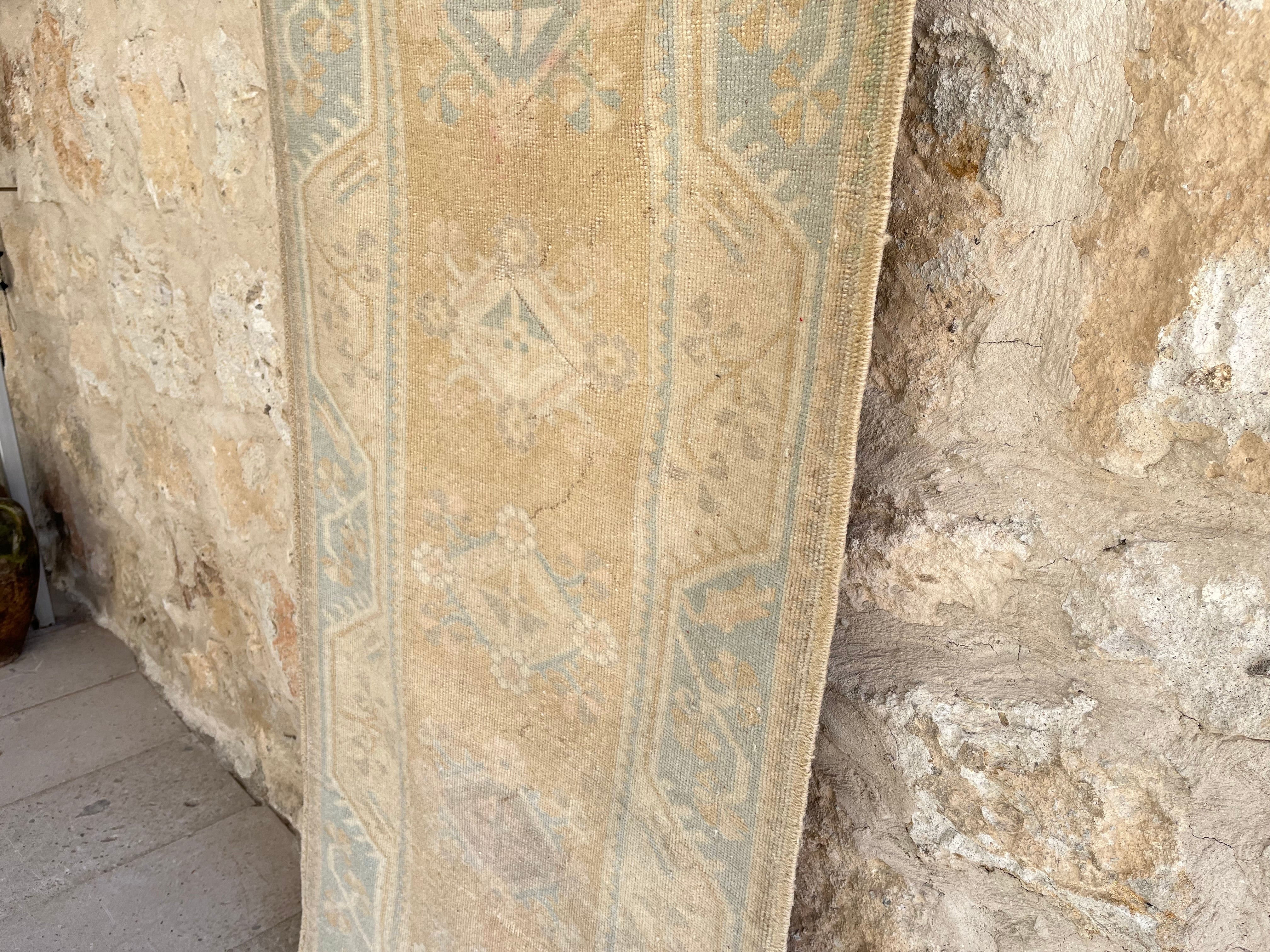 Gifford 2'7'' x 9'9''