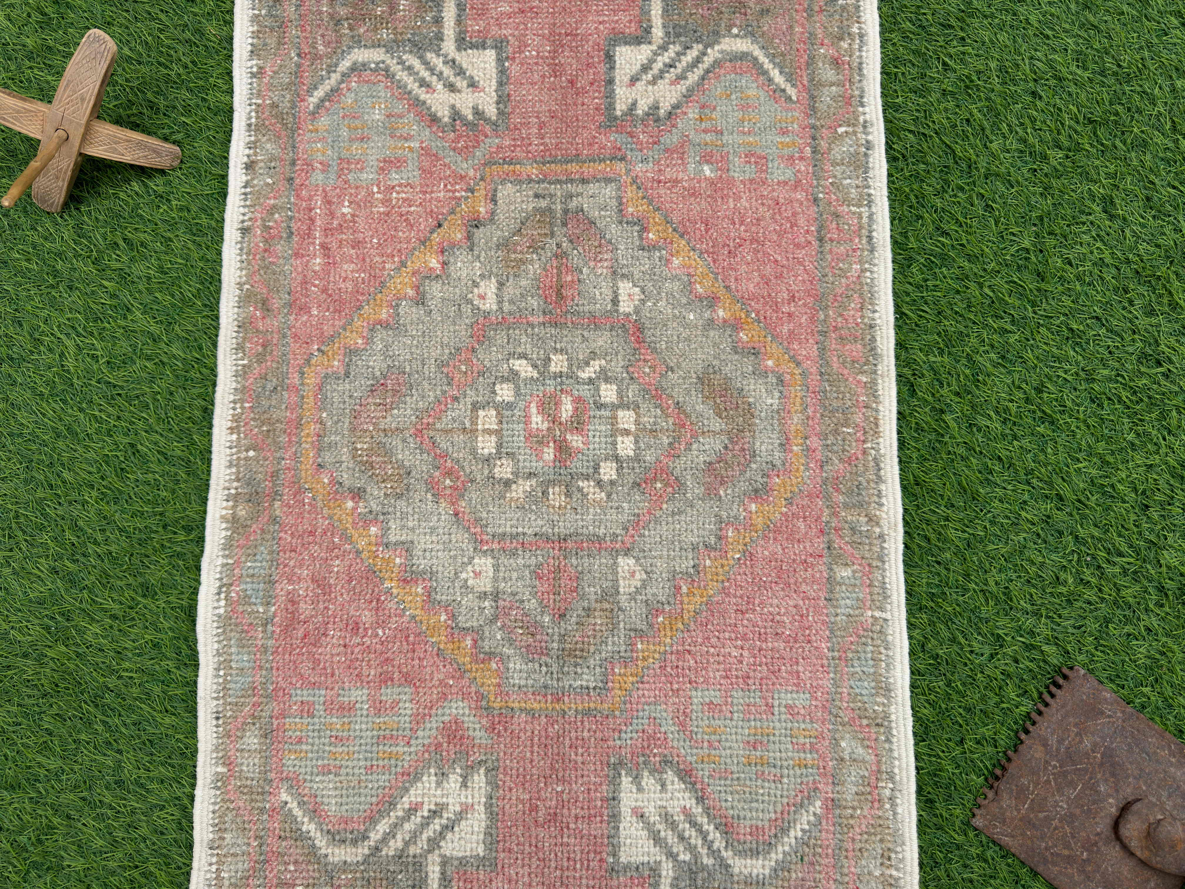 Grant 1'6'' x 2'10''