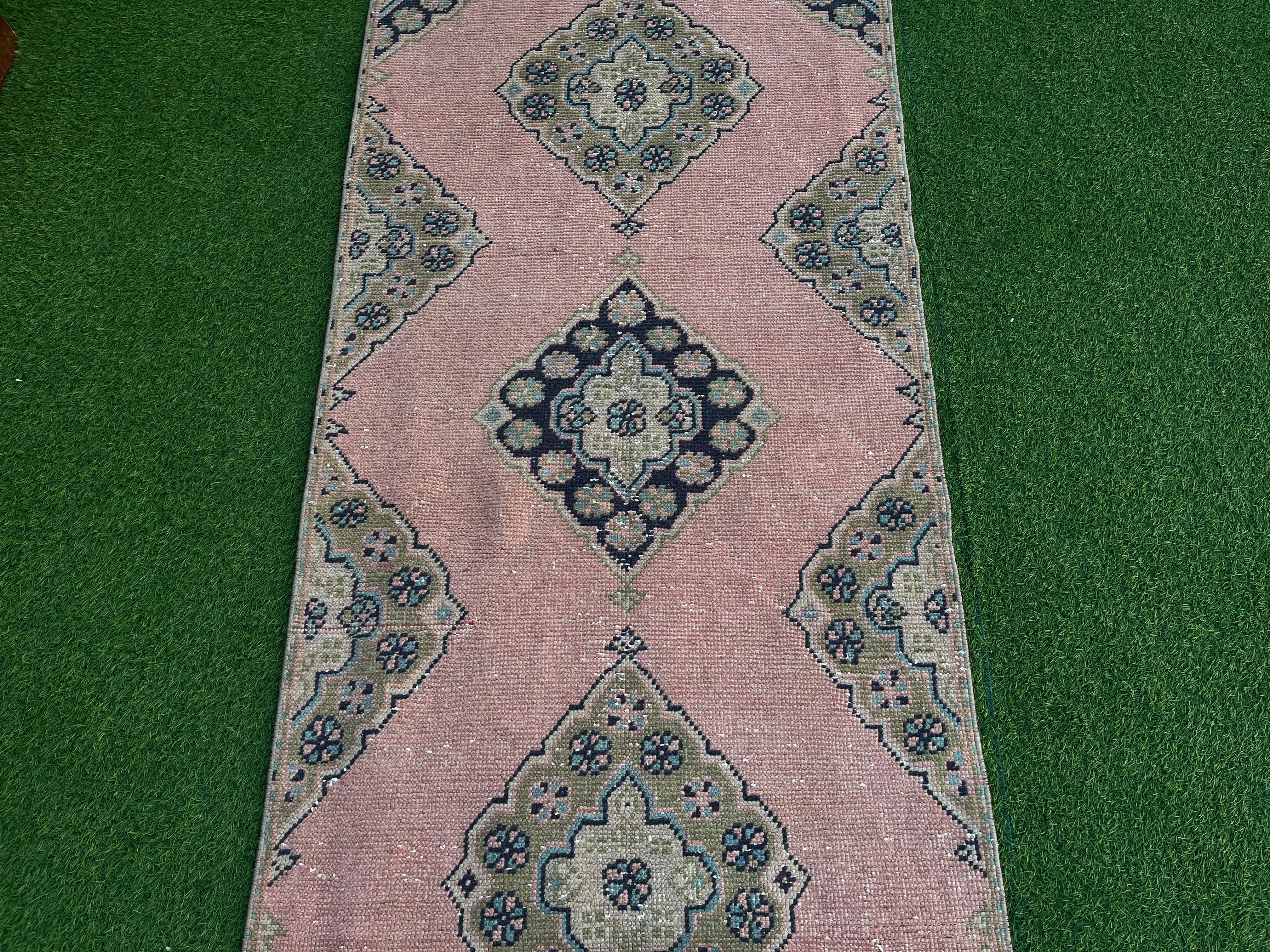 Graydon 3' x 11'10''