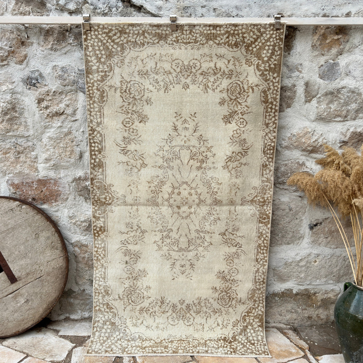 Beige 4' x 7' handknotted rug with medallion design, handmade in Turkey – Coleridge.