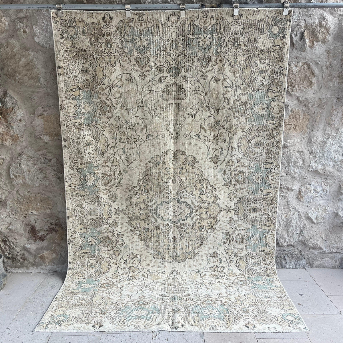 Green 5' x 9' handknotted rug with neutral design, handmade in Turkey – Pacey.