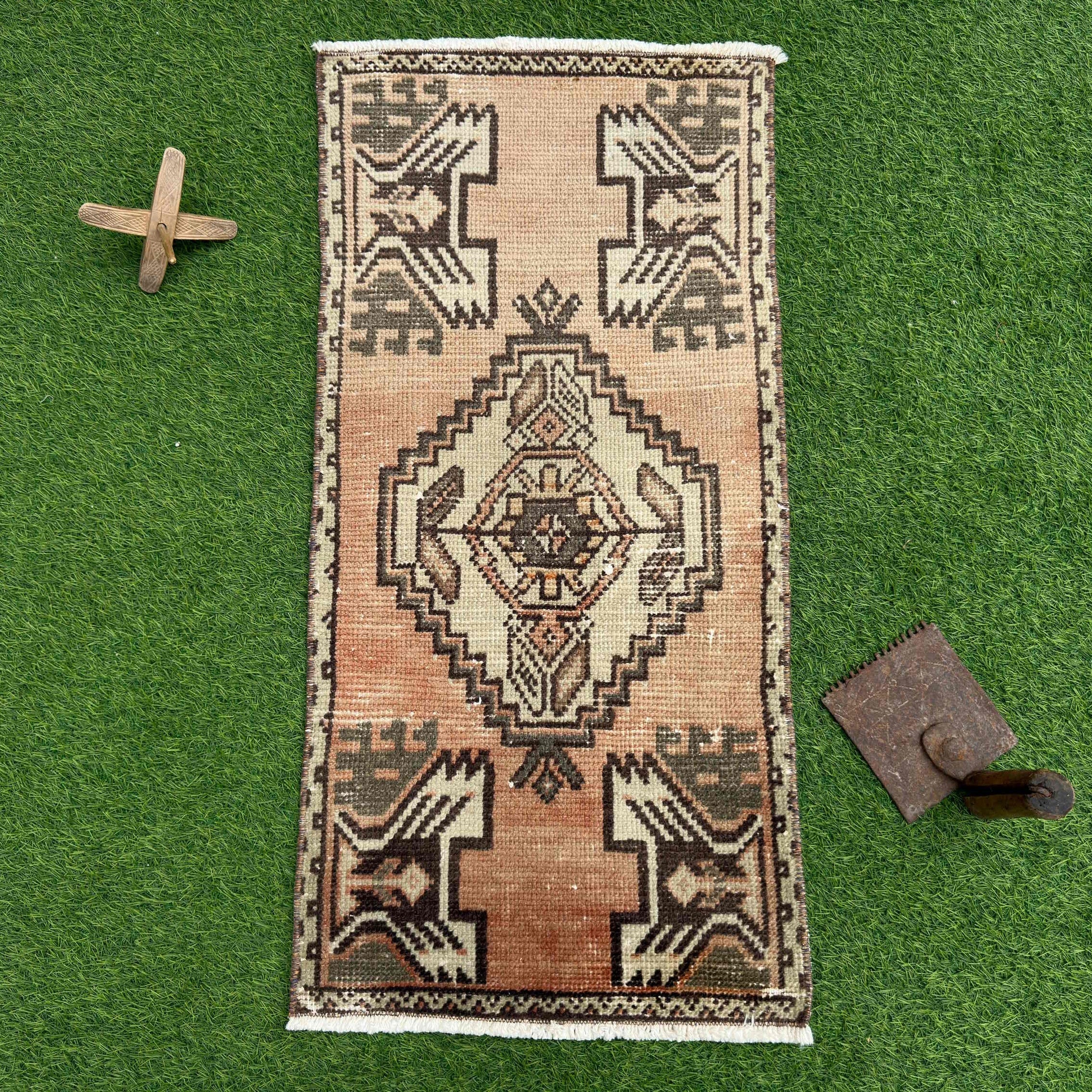 Hattie 1'6'' x 3'1''