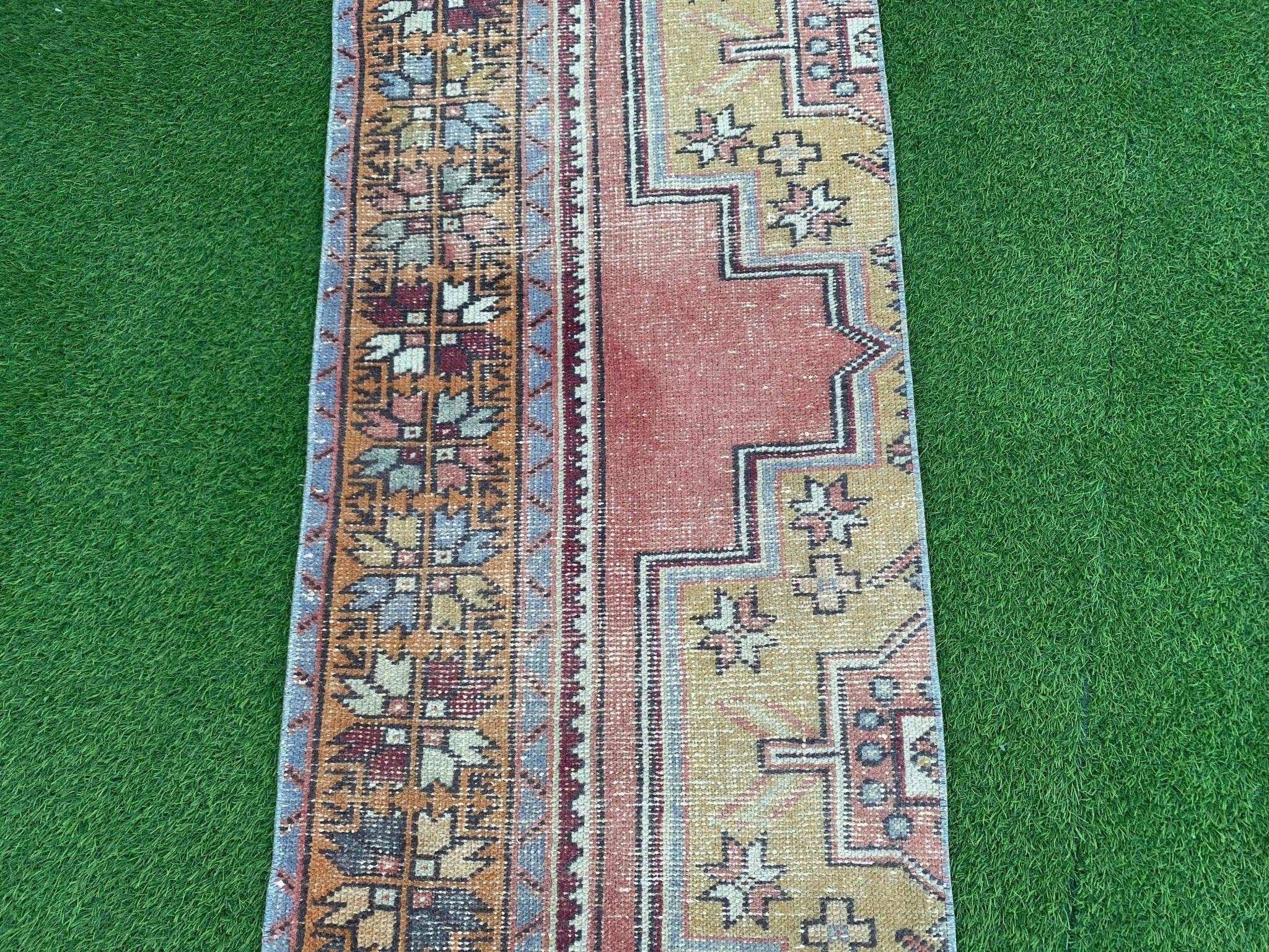 Hayden 2'2'' x 8'1''