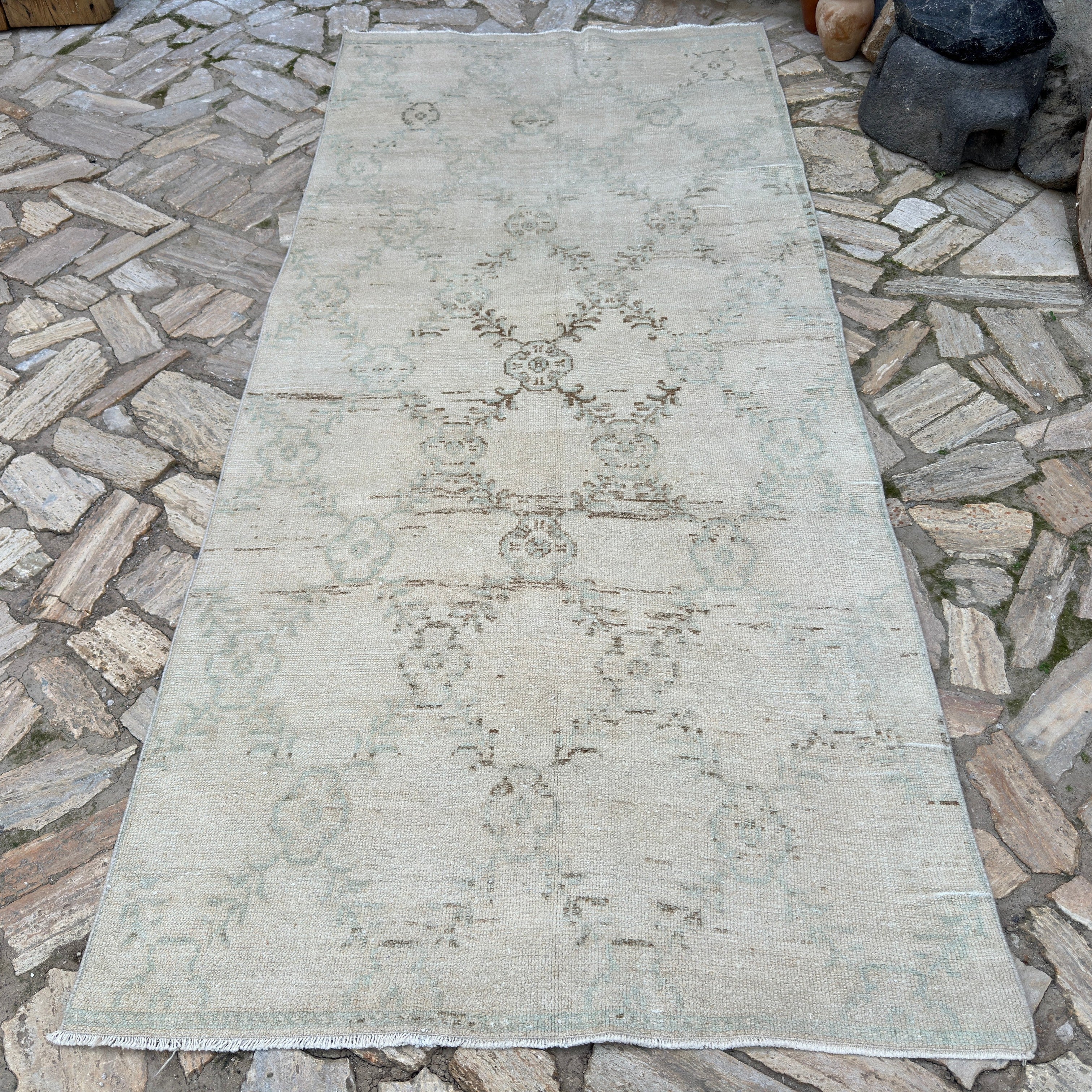 Helena 4'5'' x 10'