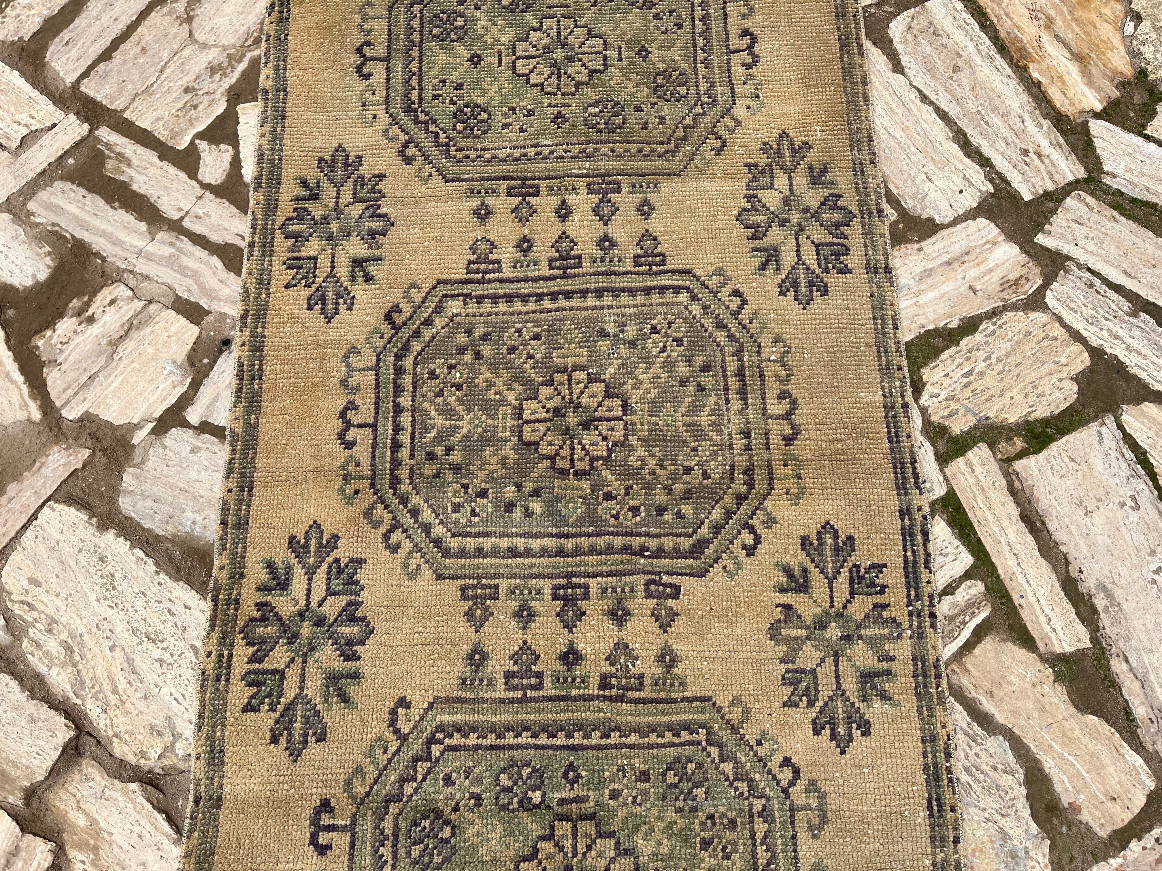 Henry 3'2'' x 11'5''