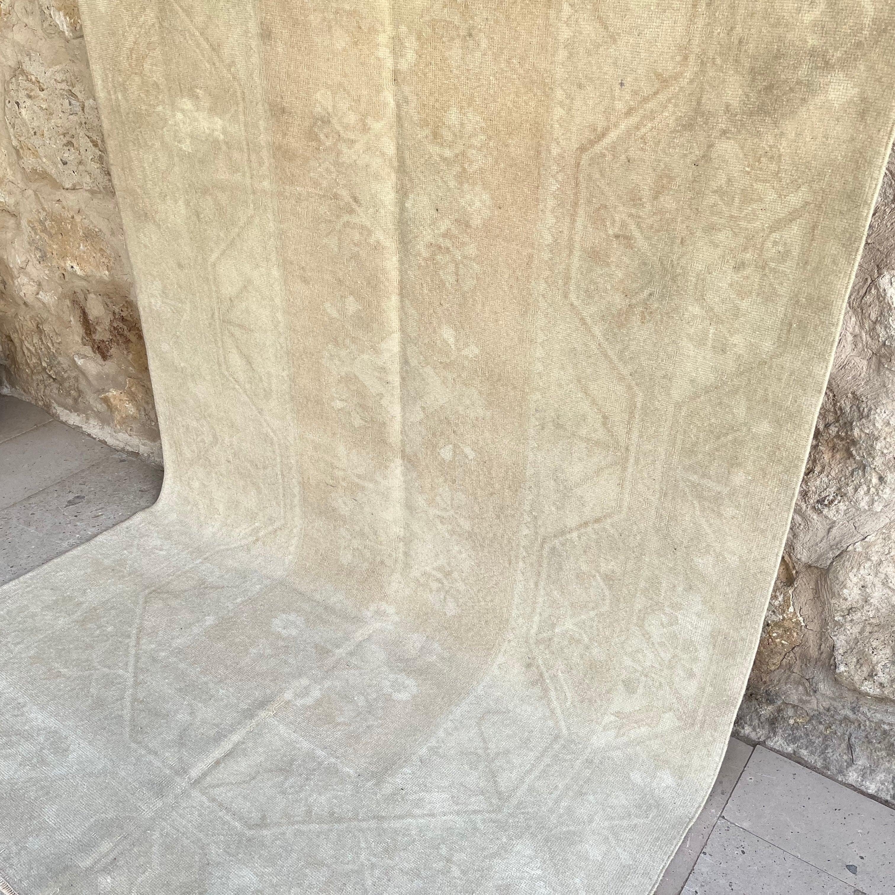 Hollis 4'10'' x 9'3''