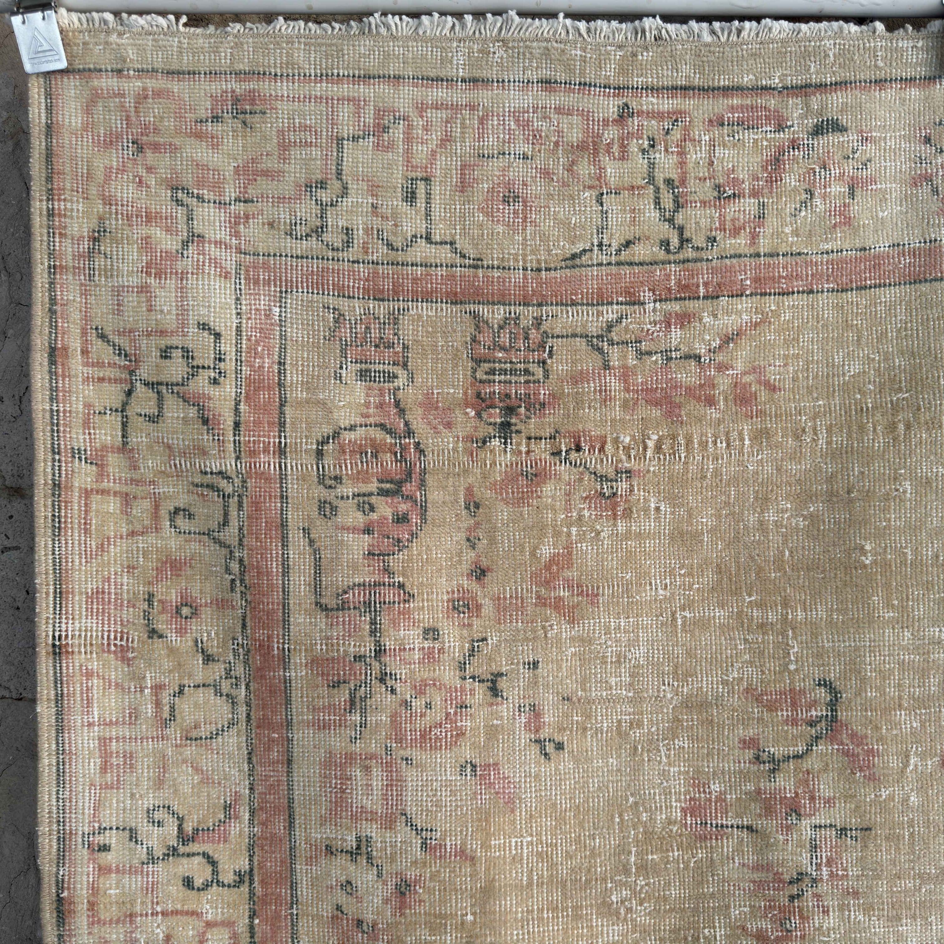 Hugo 4'5'' x 7'4''