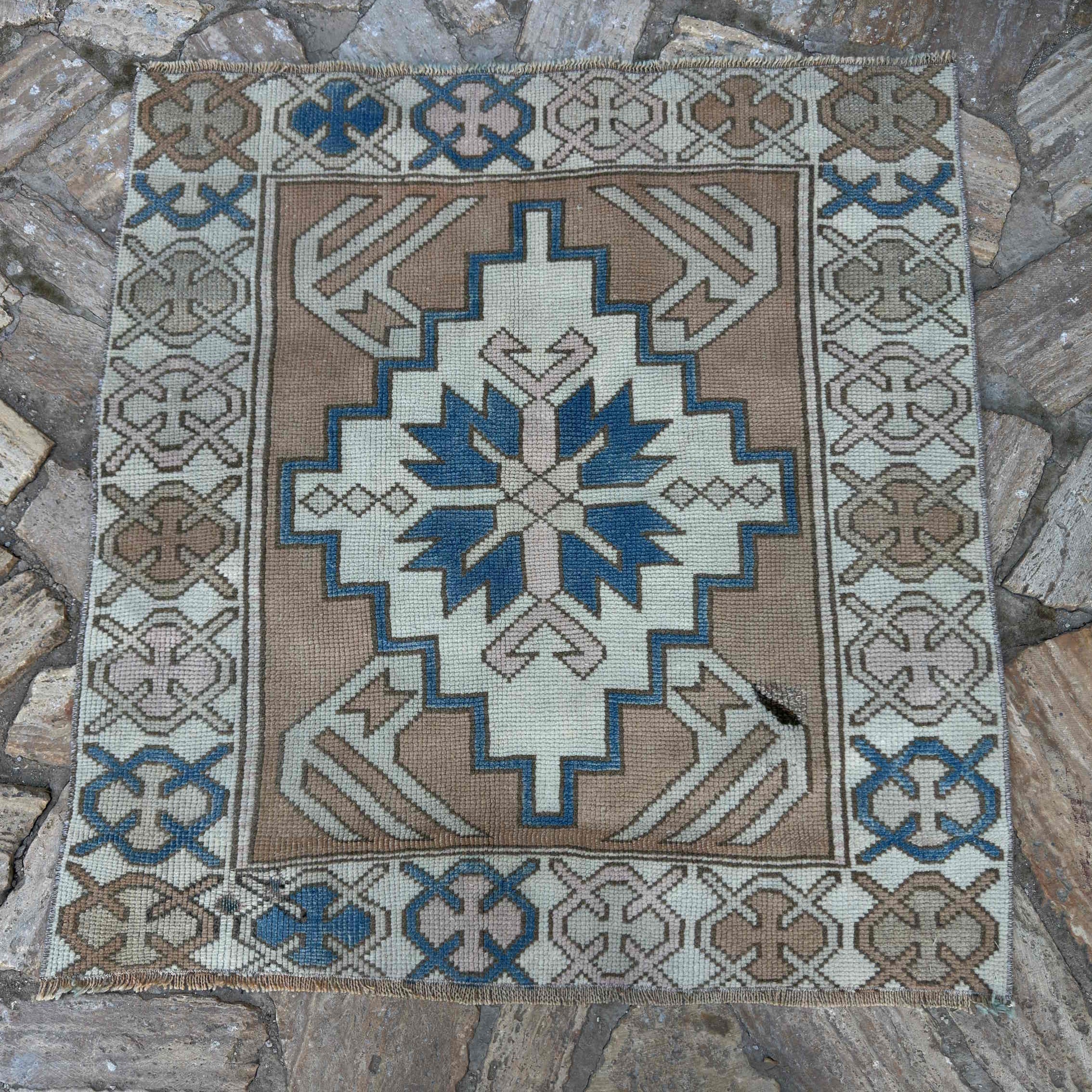 Idris 3' x 3'3''