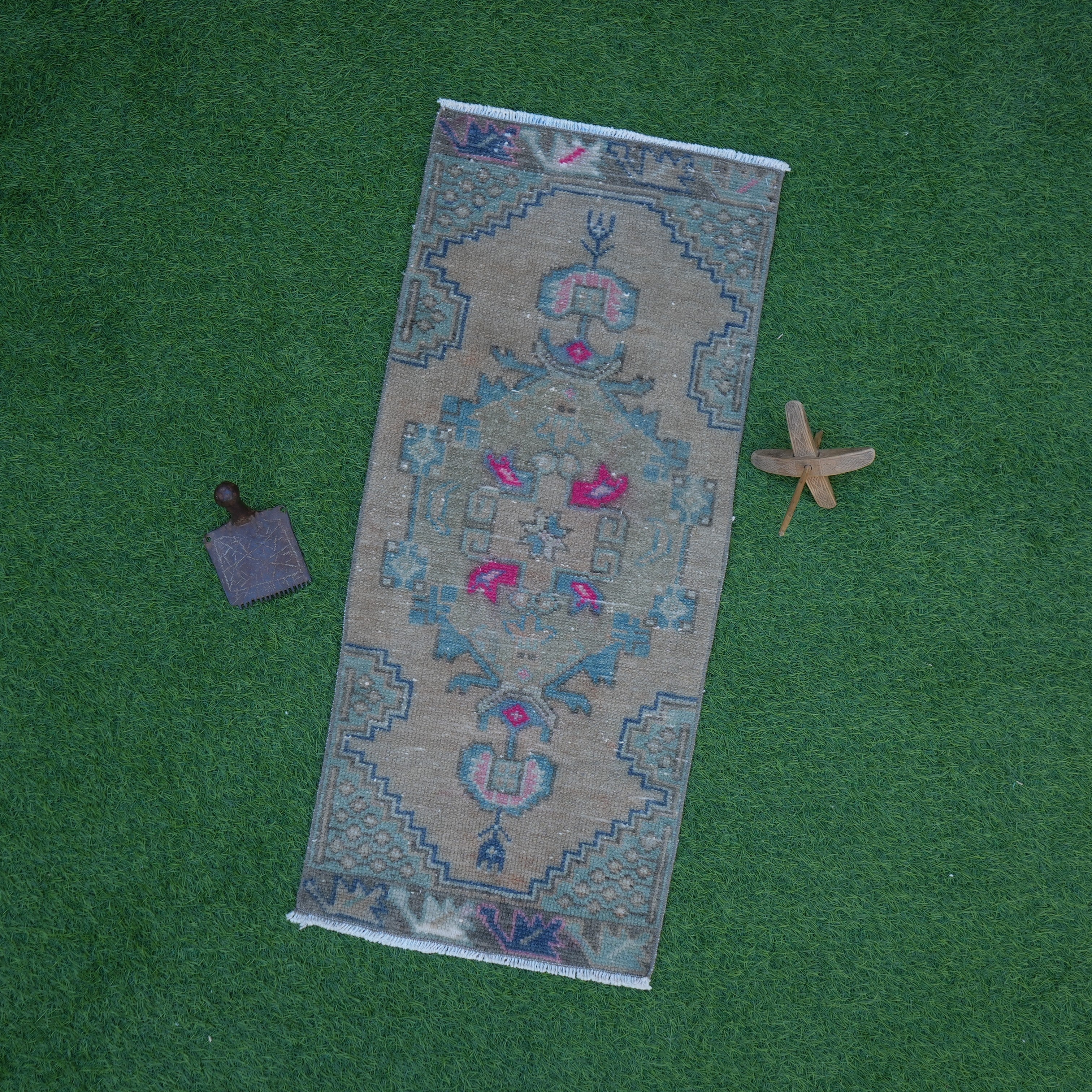 Ina - Mini Vintage Rug