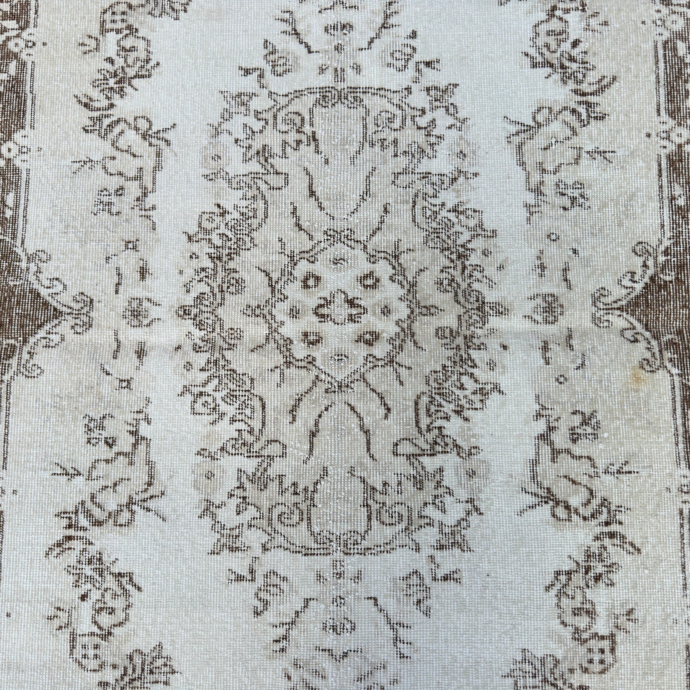 India 3'10'' x 7'