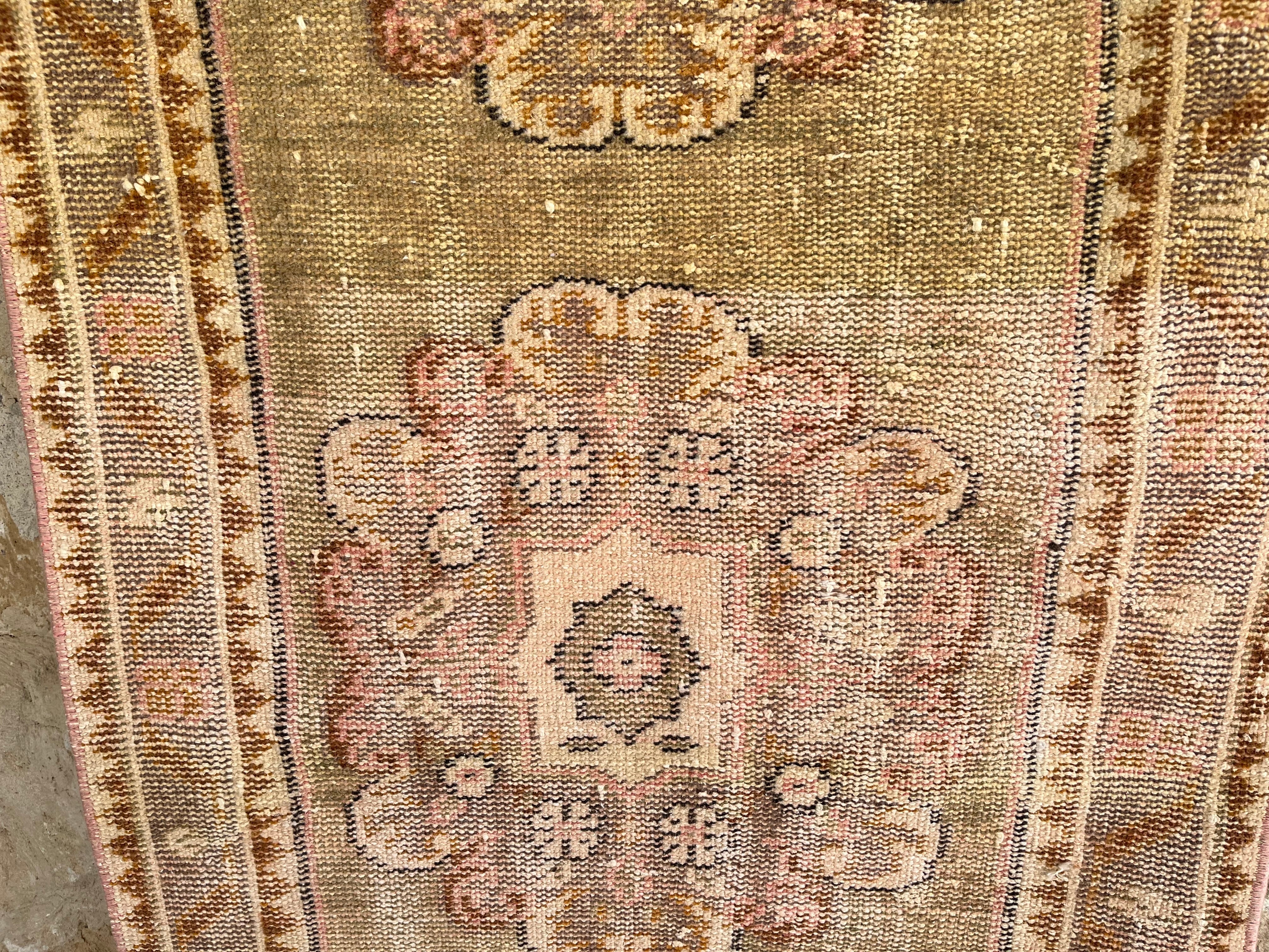 Isabelle 2'7'' x 9'6''