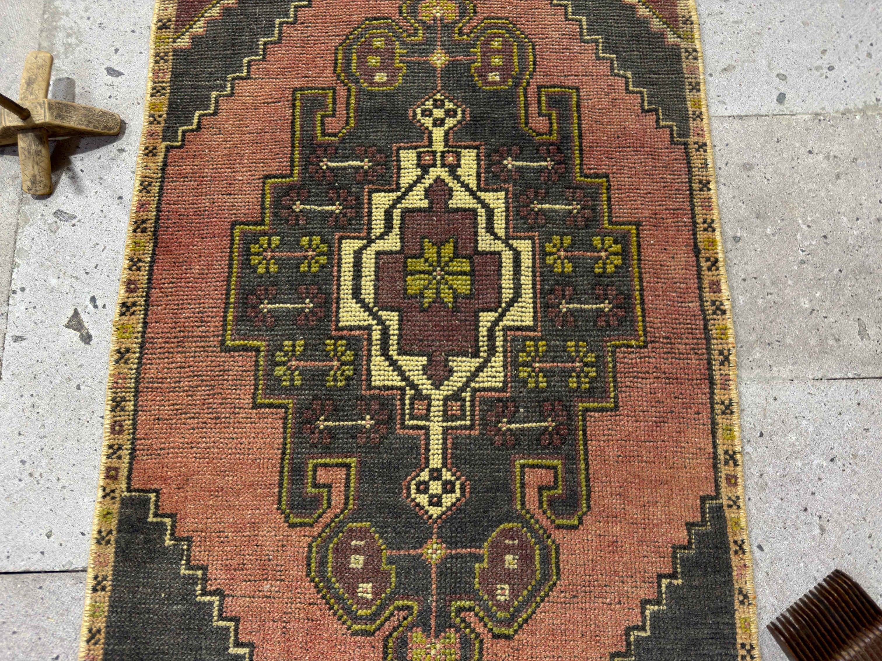 Jakai 1’10” x 3’5”