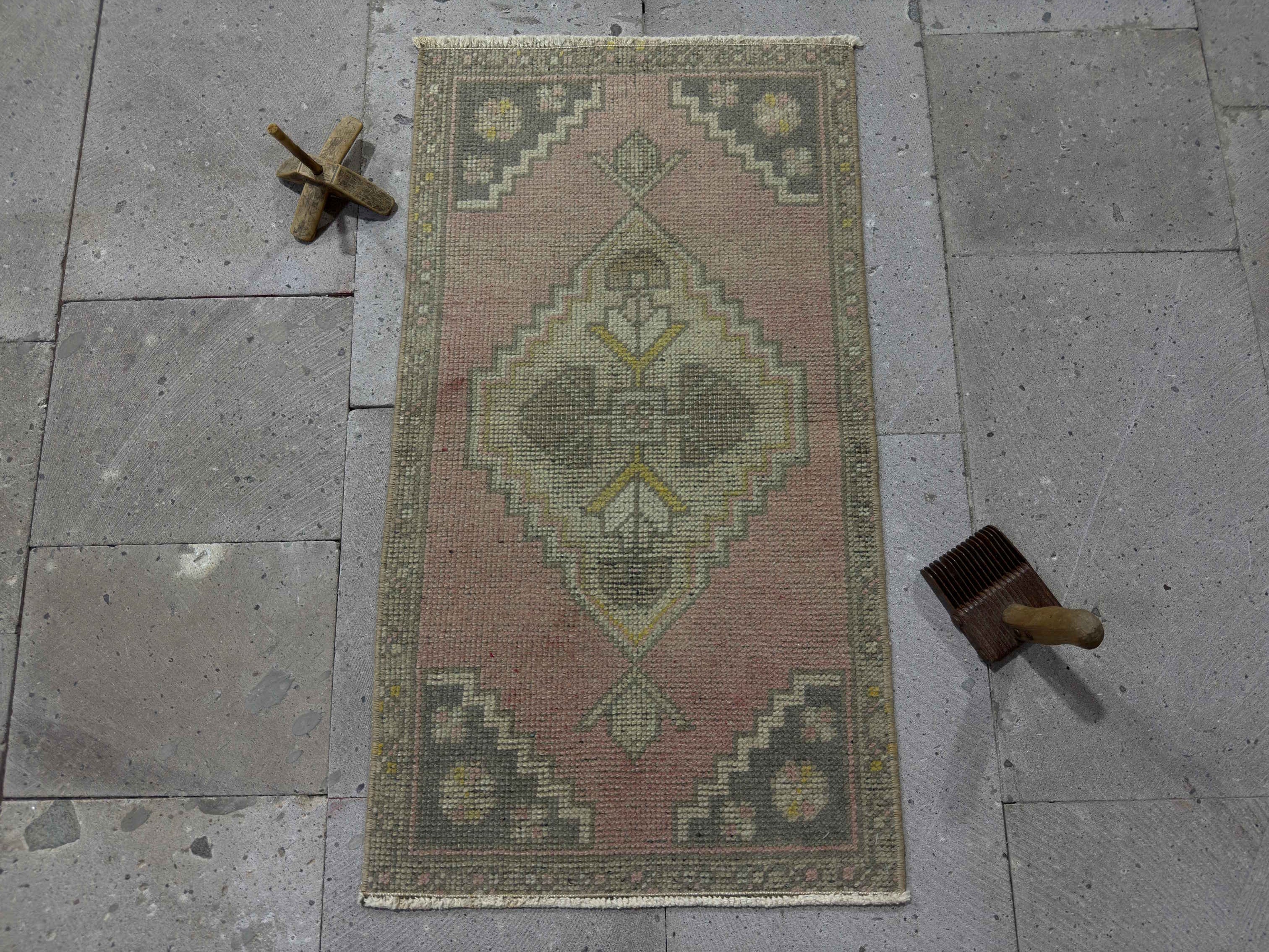 Janella 1’6” x 2’9”