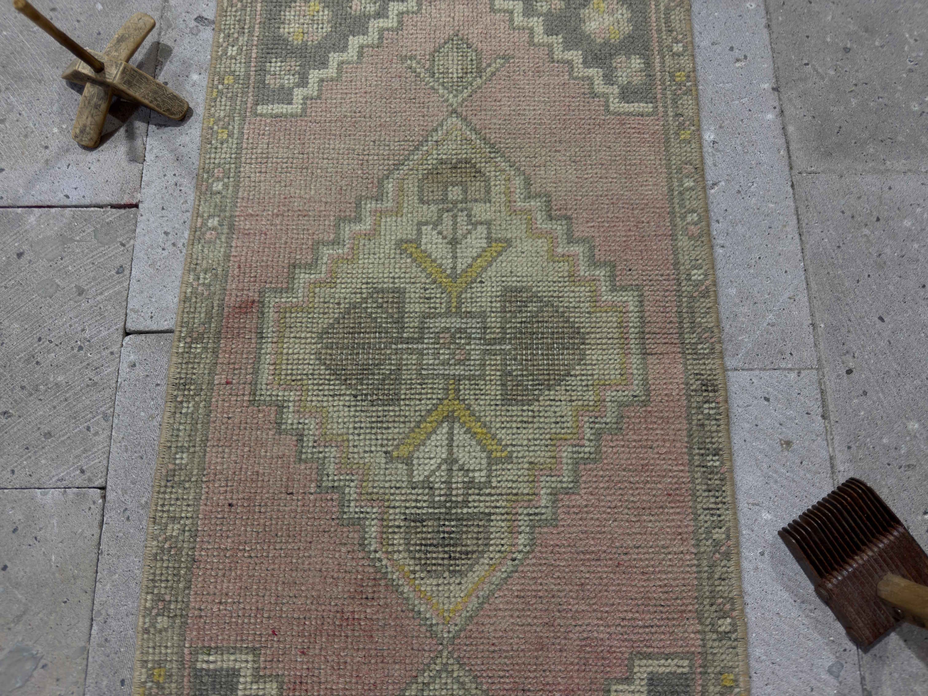 Janella 1’6” x 2’9”