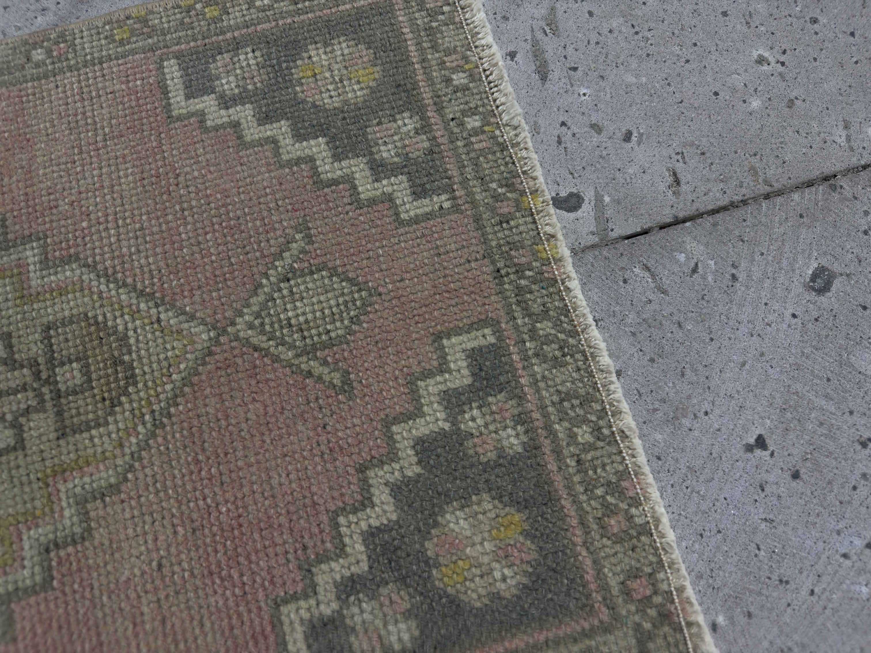 Janella 1’6” x 2’9”