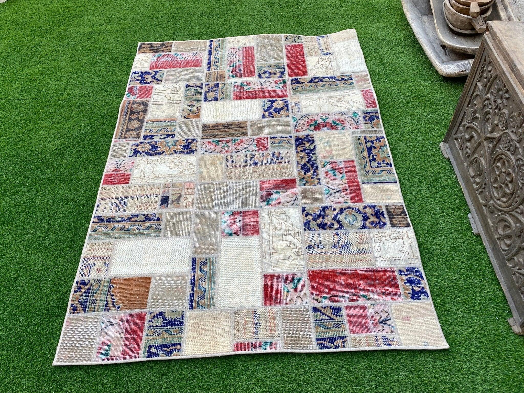 Janine 4' x 5'1''