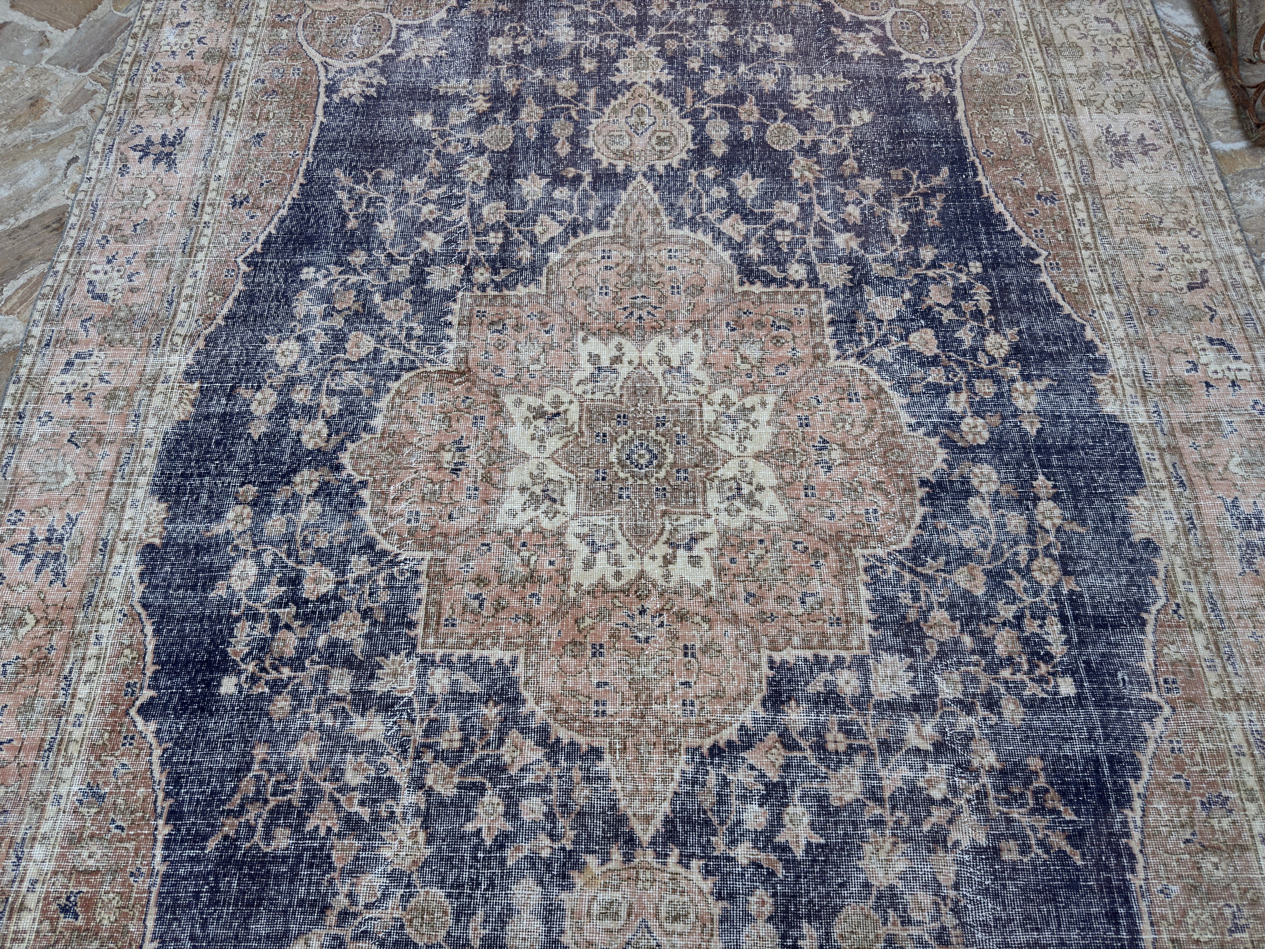 Joanie 7’9” x 11’7”