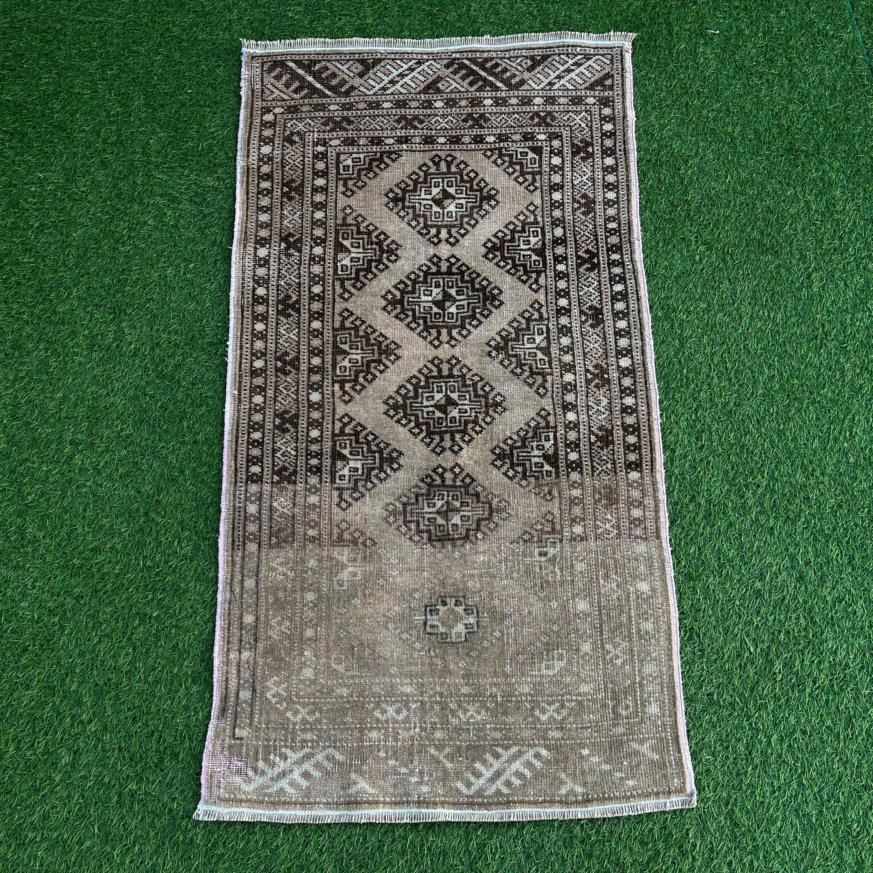Joseph 2' x 3'8''