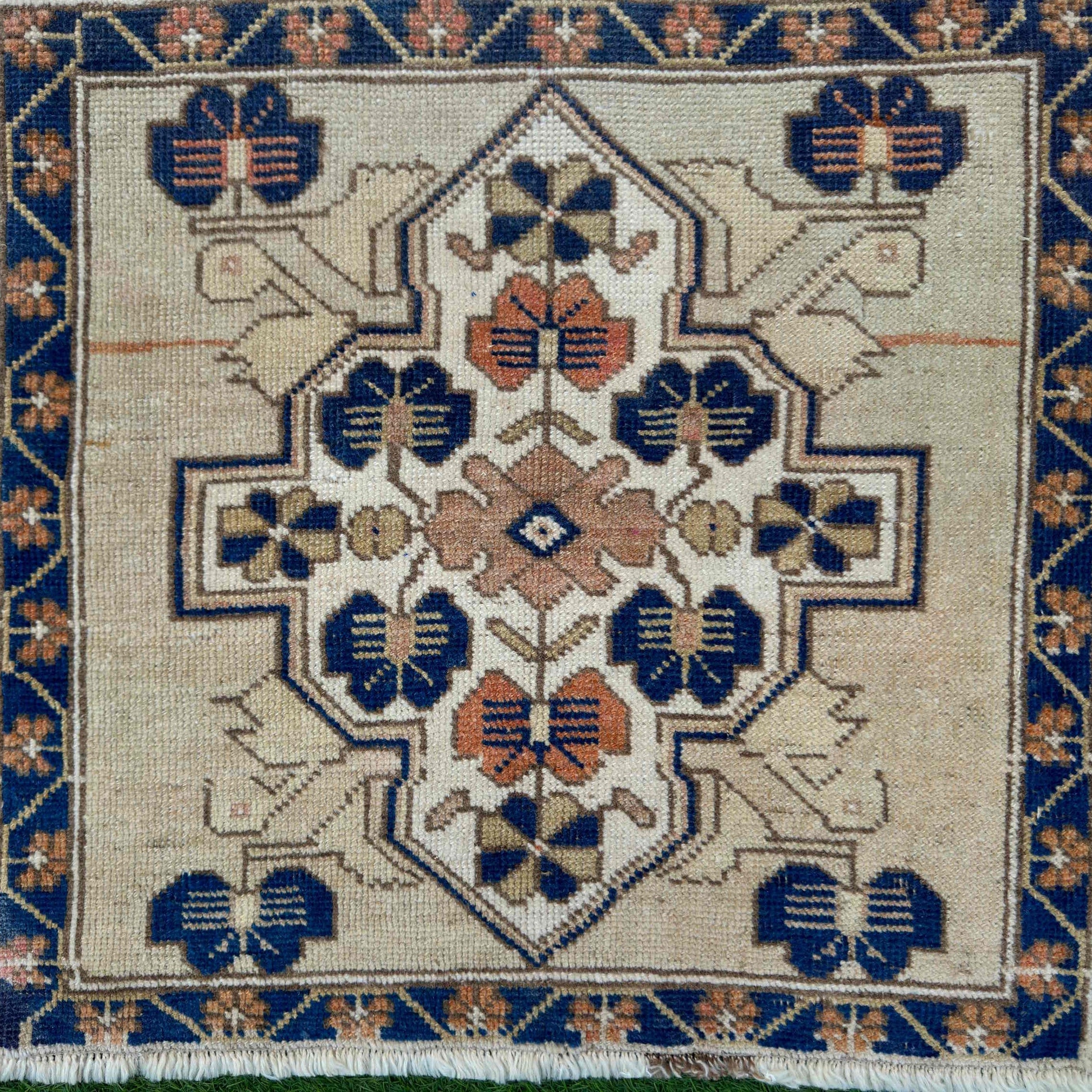 Kaelan 2' x 2'1''