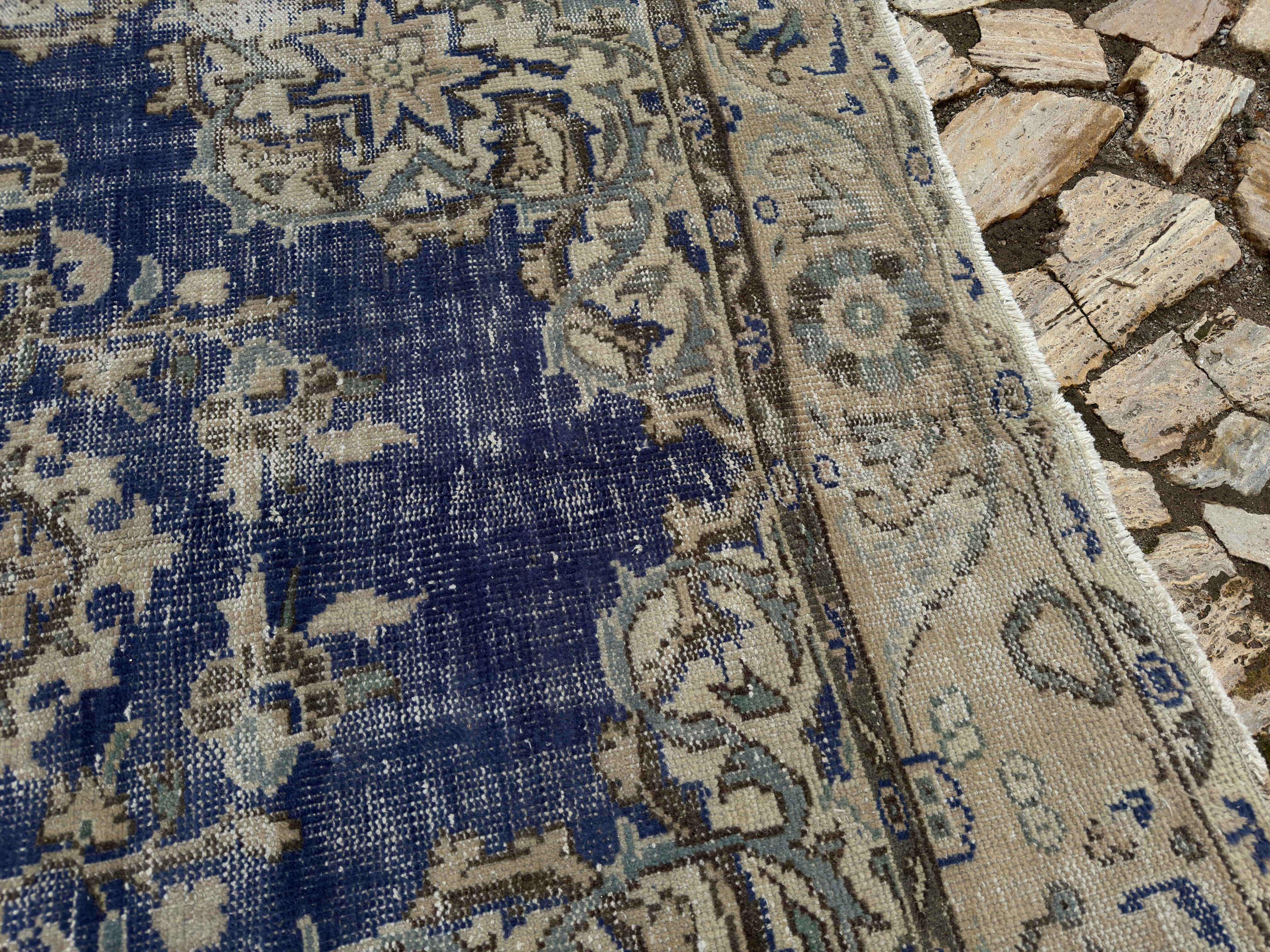 Kannon 7'8" x 11'10"