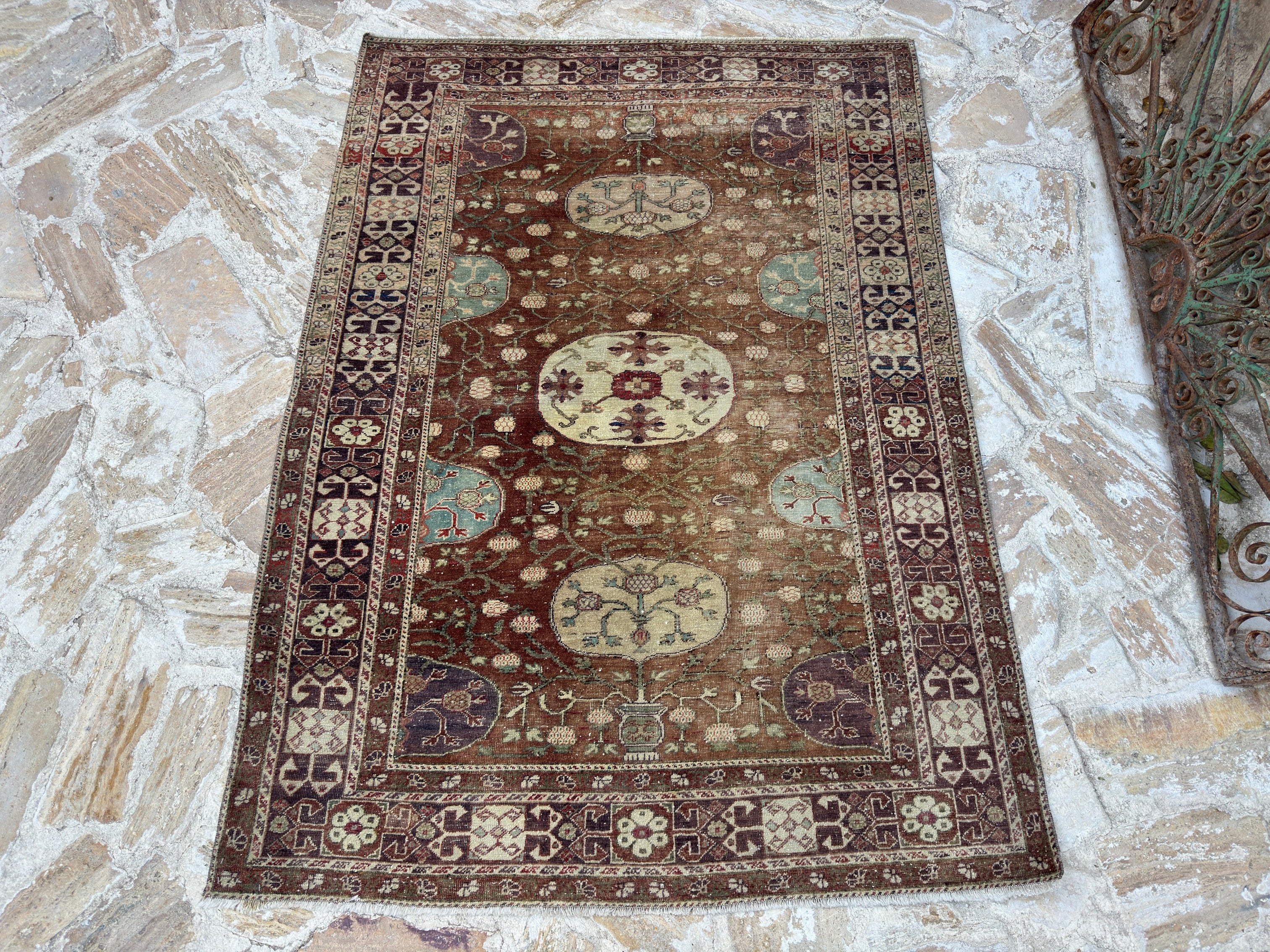 Karine 4’ x 5’7”