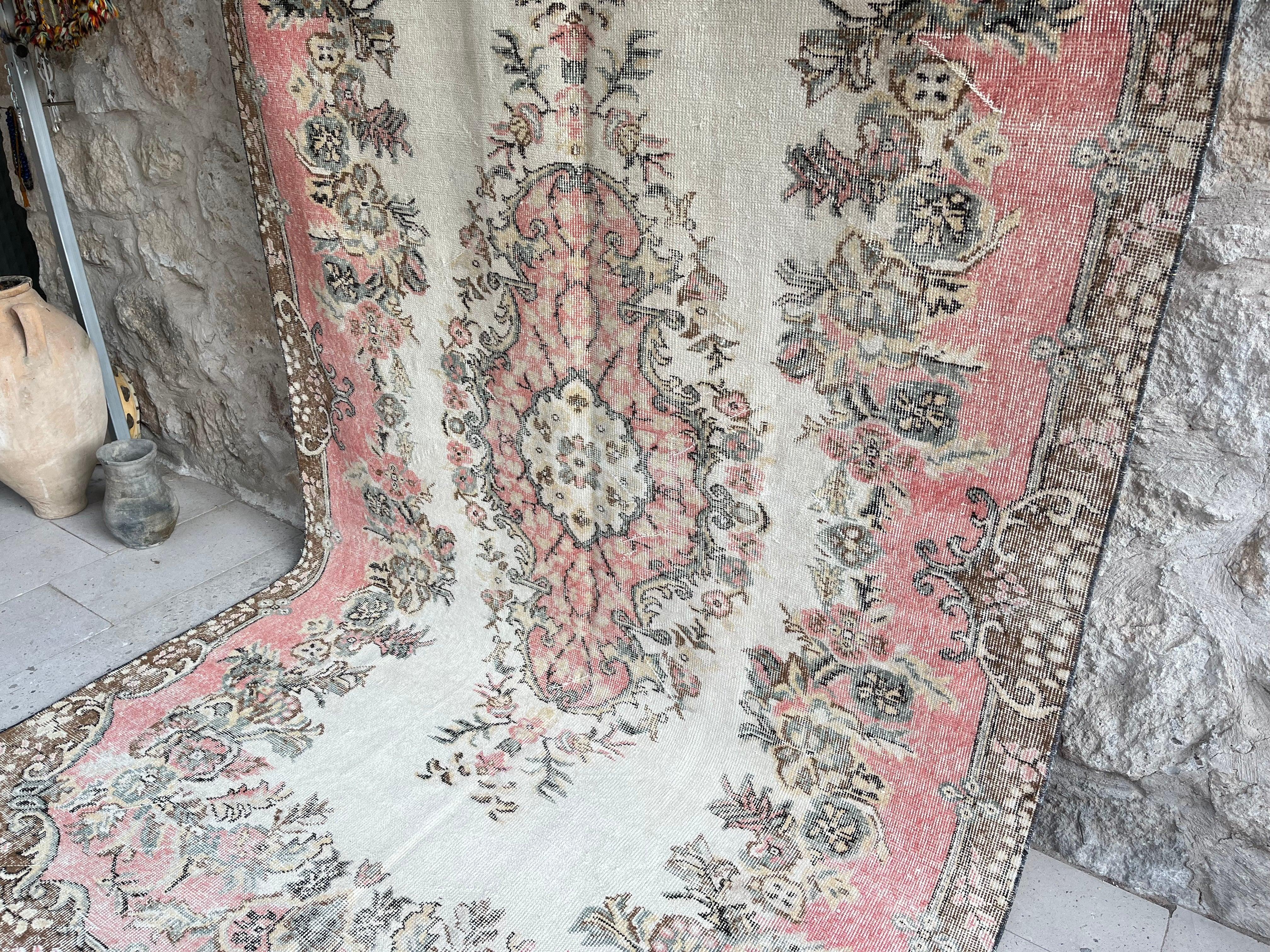 Kianna 5'9'' x 9'9''