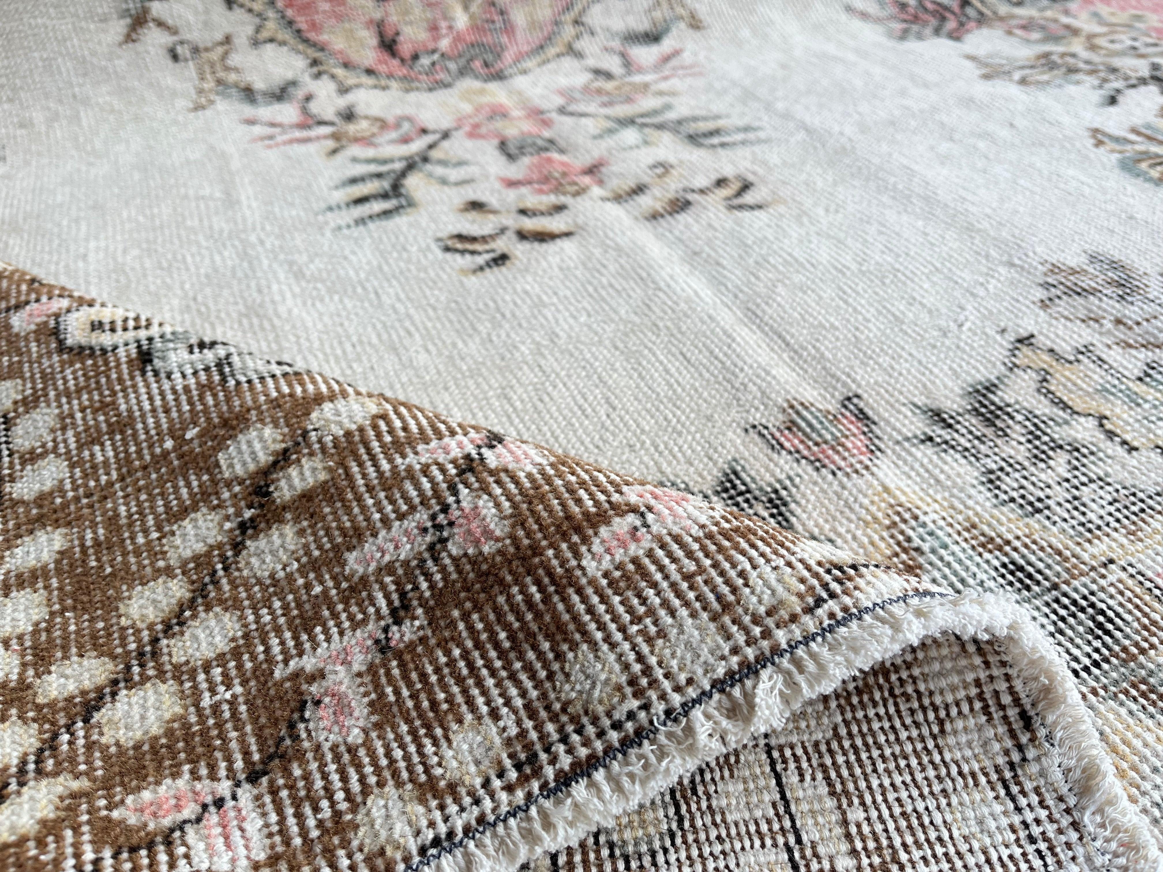 Kianna 5'9'' x 9'9''