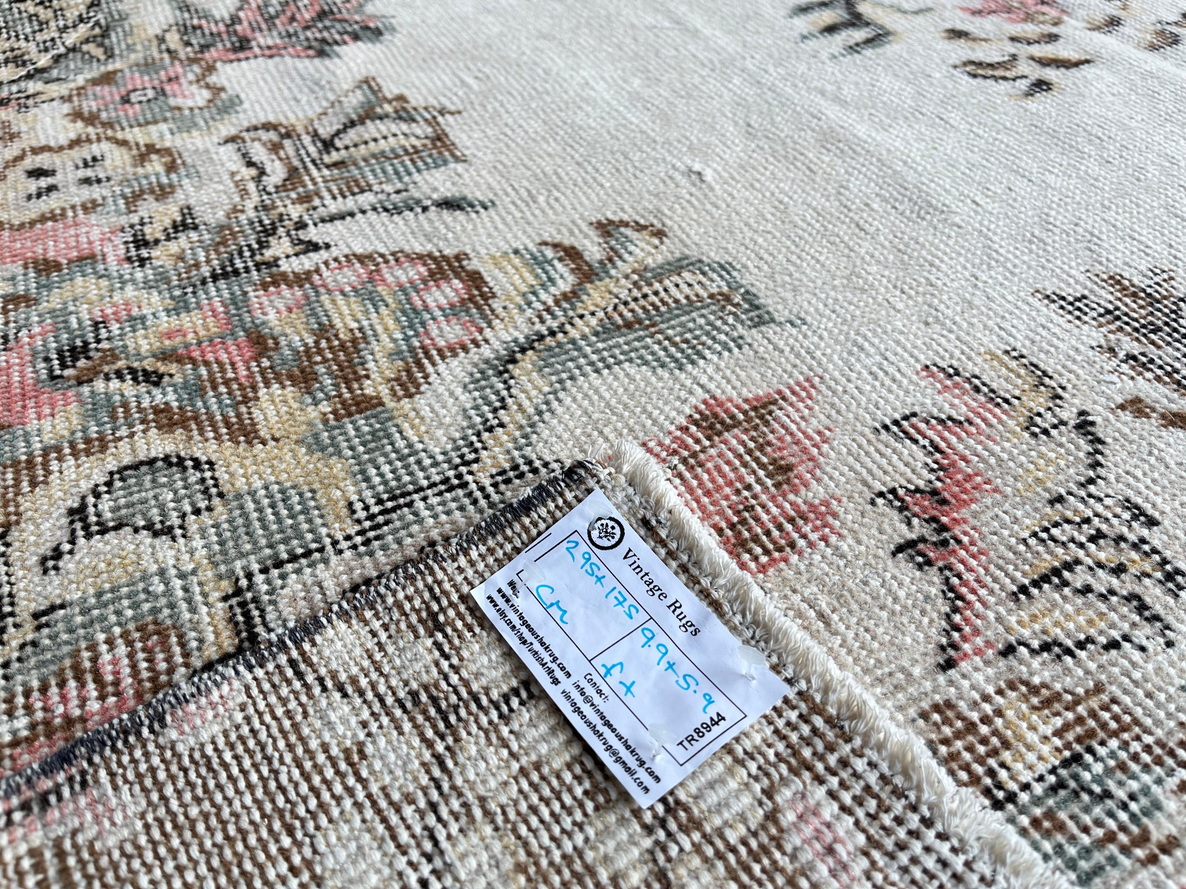 Kianna 5'9'' x 9'9''