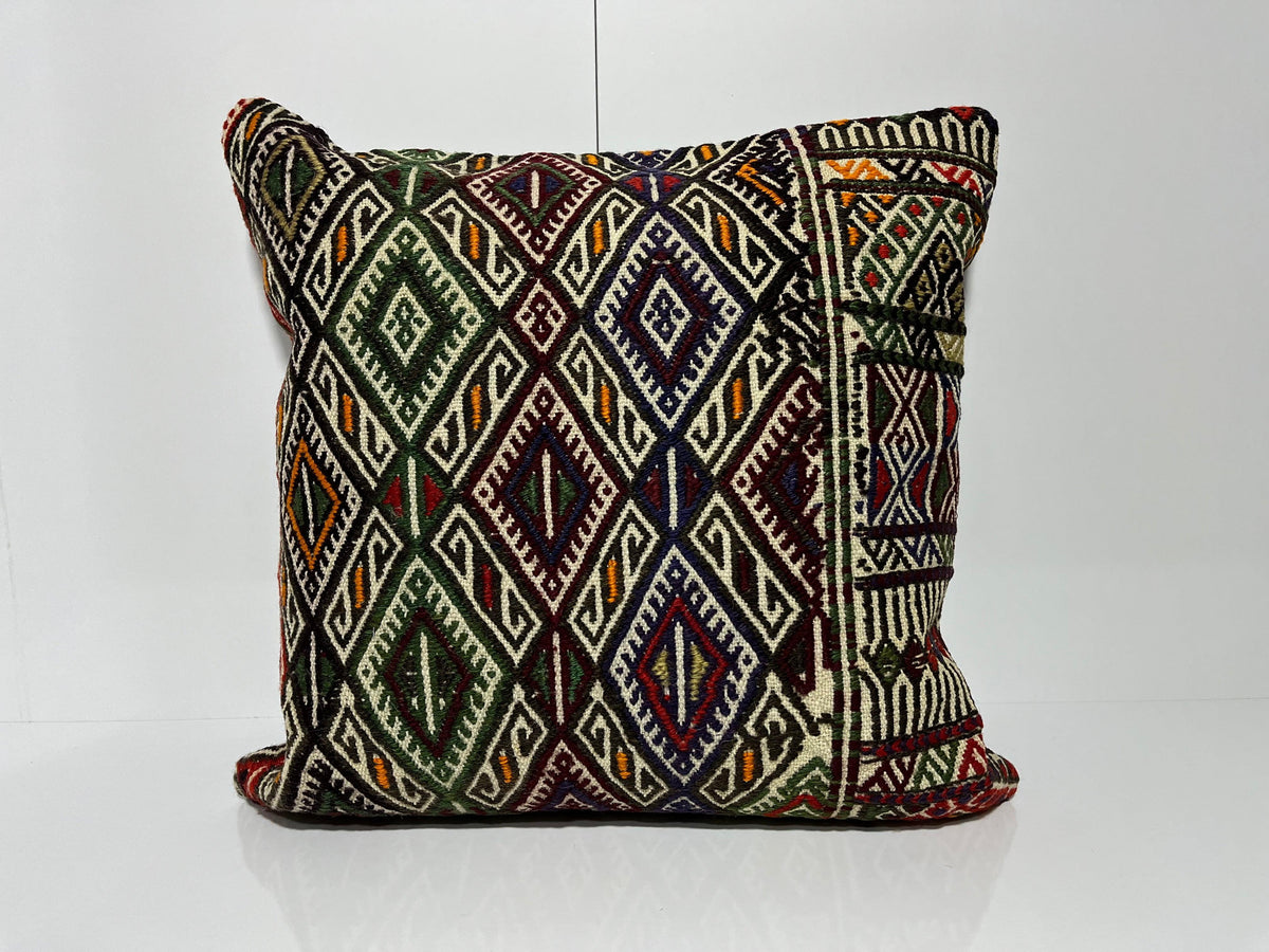 White kilim pillow with geometric design, handmade in Turkey – EE00132.