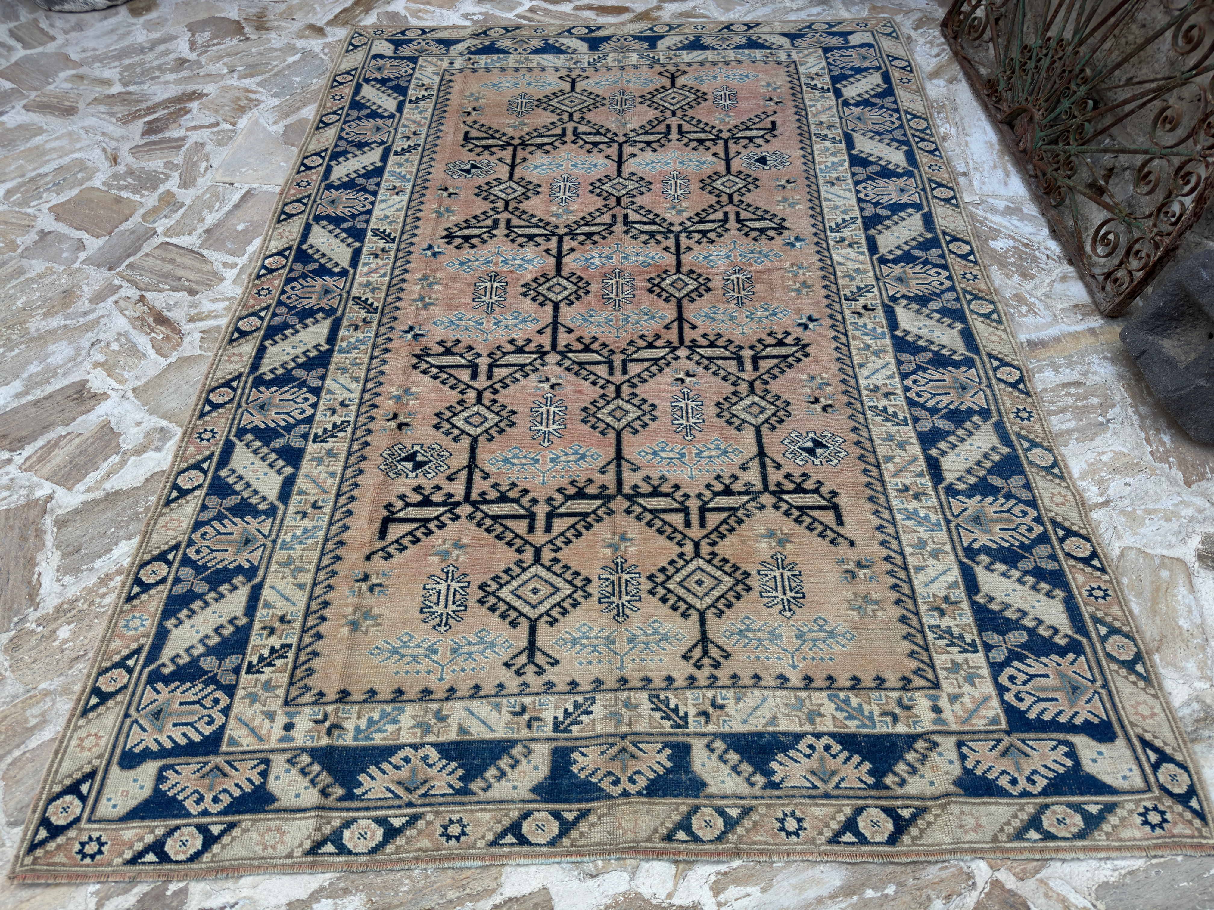 Kitty 6’6” x 9’