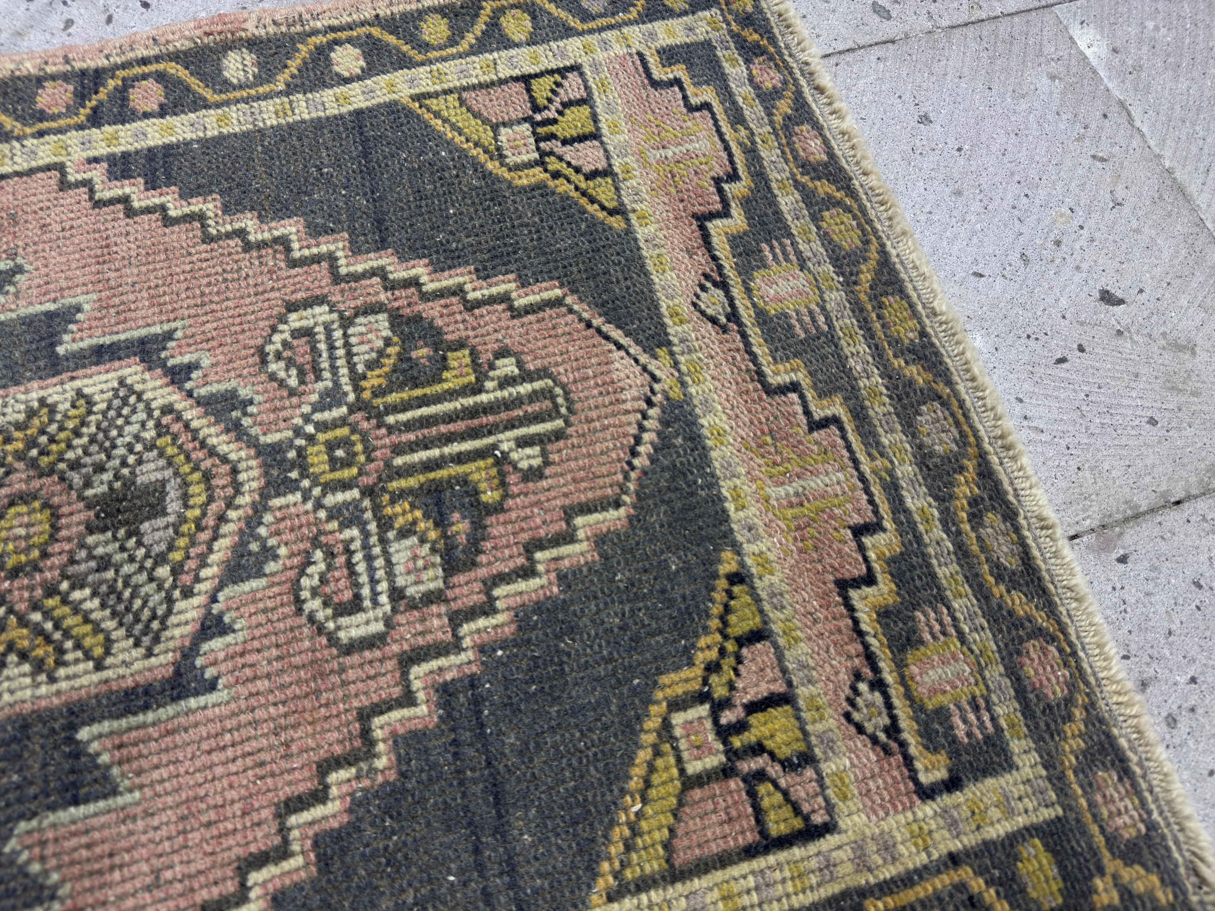 Kristal 2’ x 3’10”