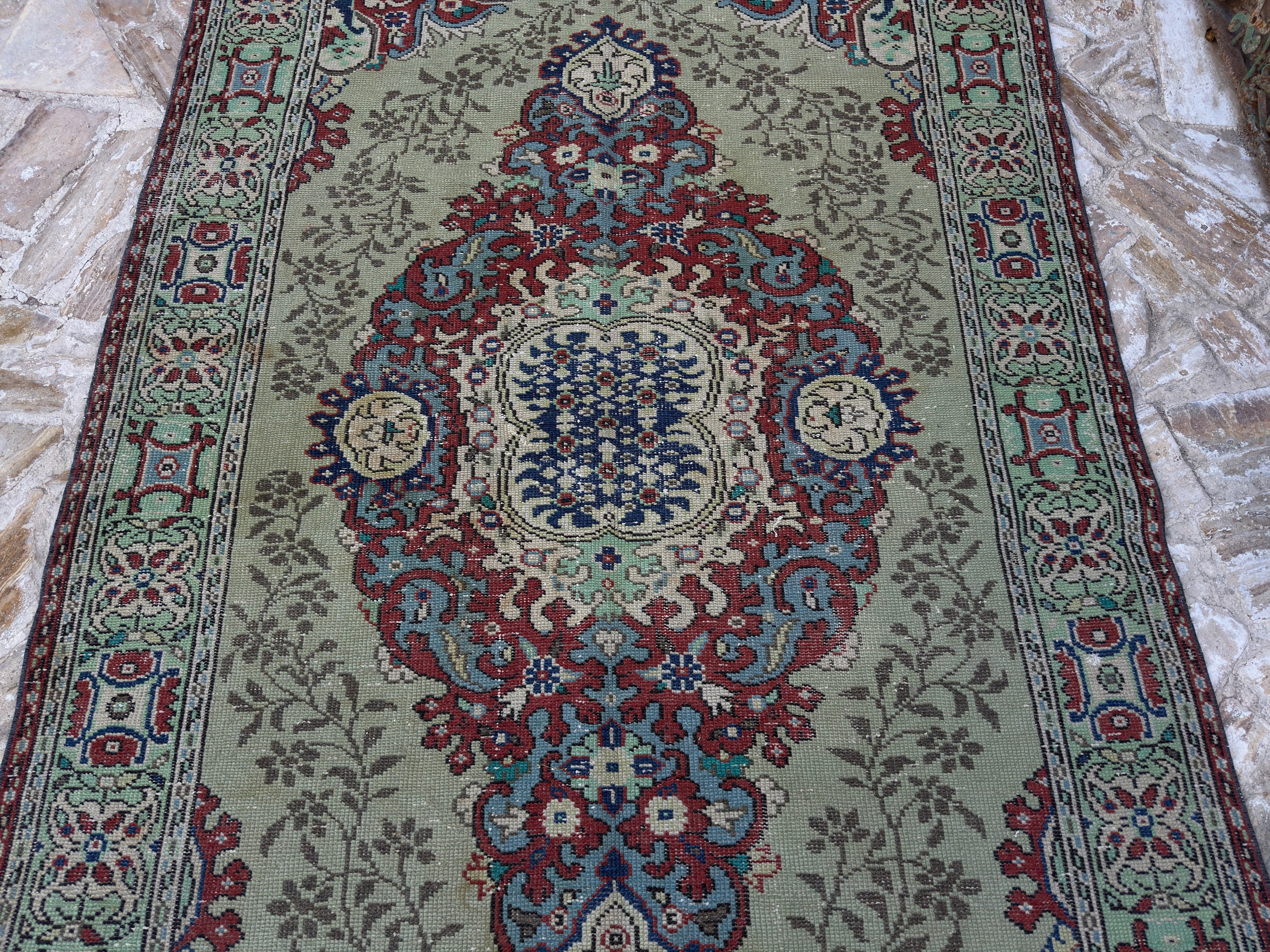 Laina 5’6” x 10’10”