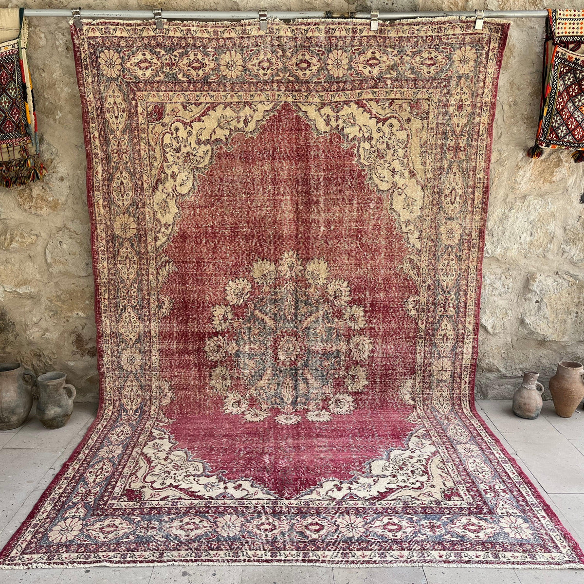 Red 7' x 10' large turkish rug with medallion design, handmade in Turkey – Eli.