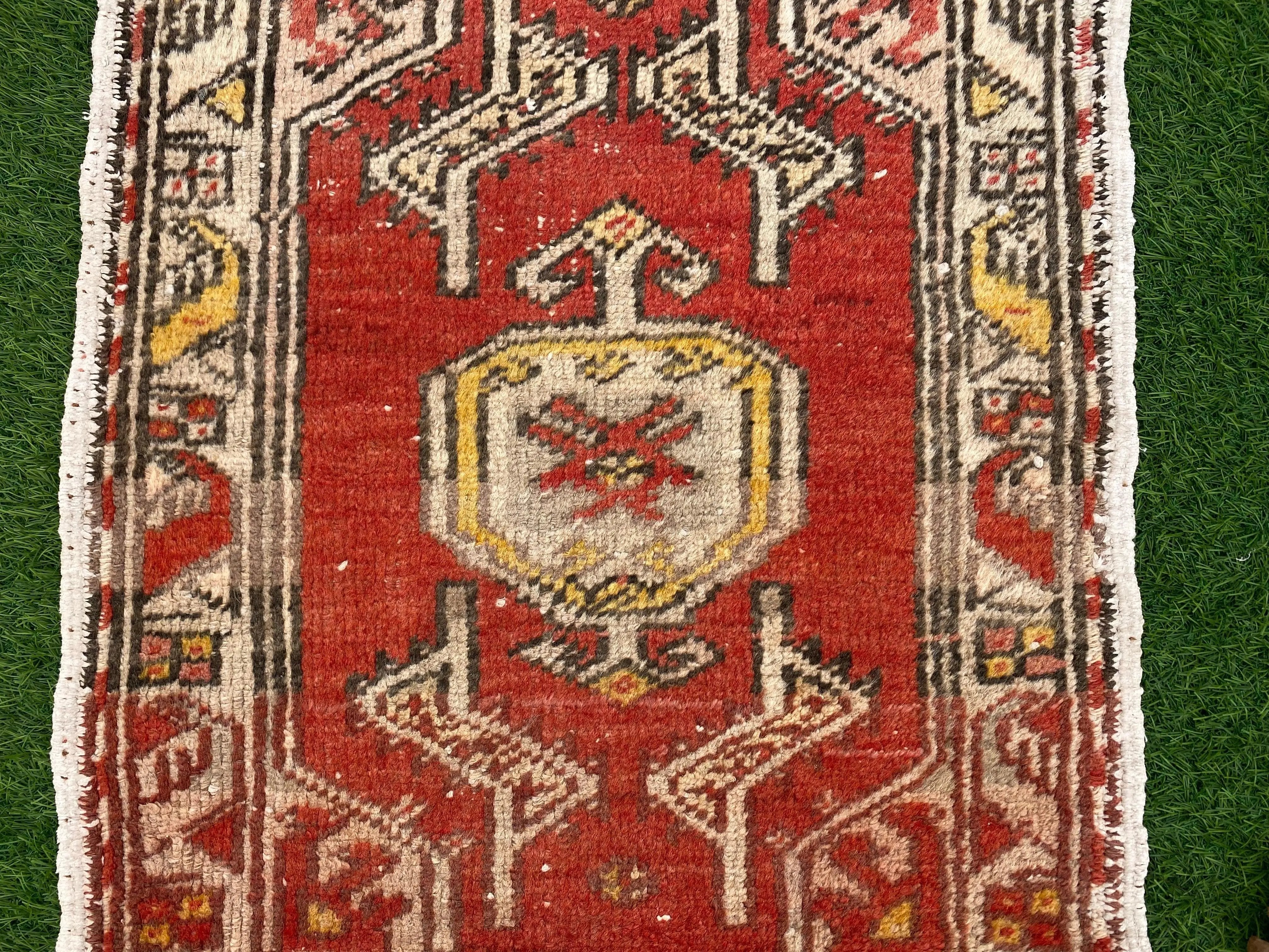 Lauren 1'8'' x 2'3''