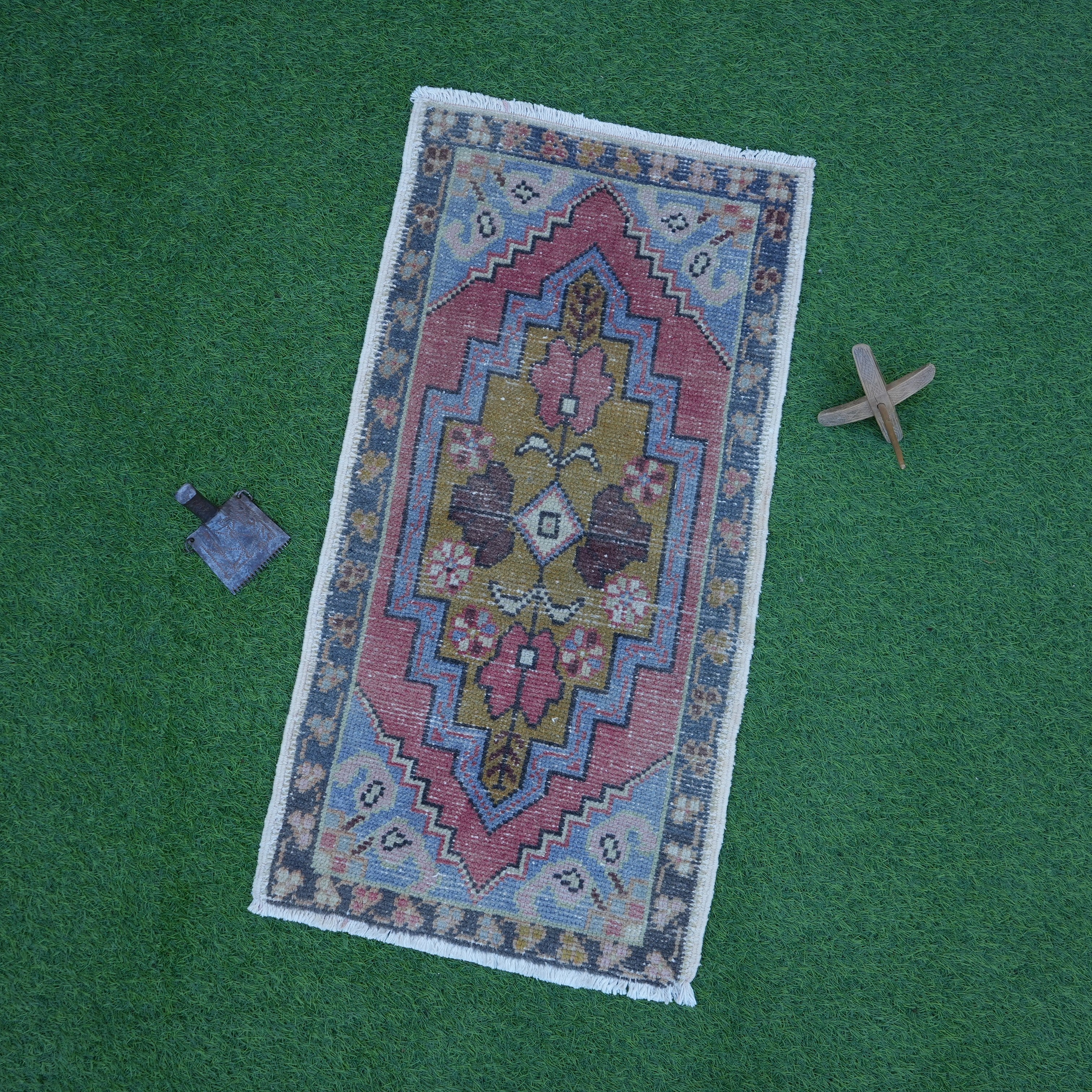 Lida - Small Handmade Rug