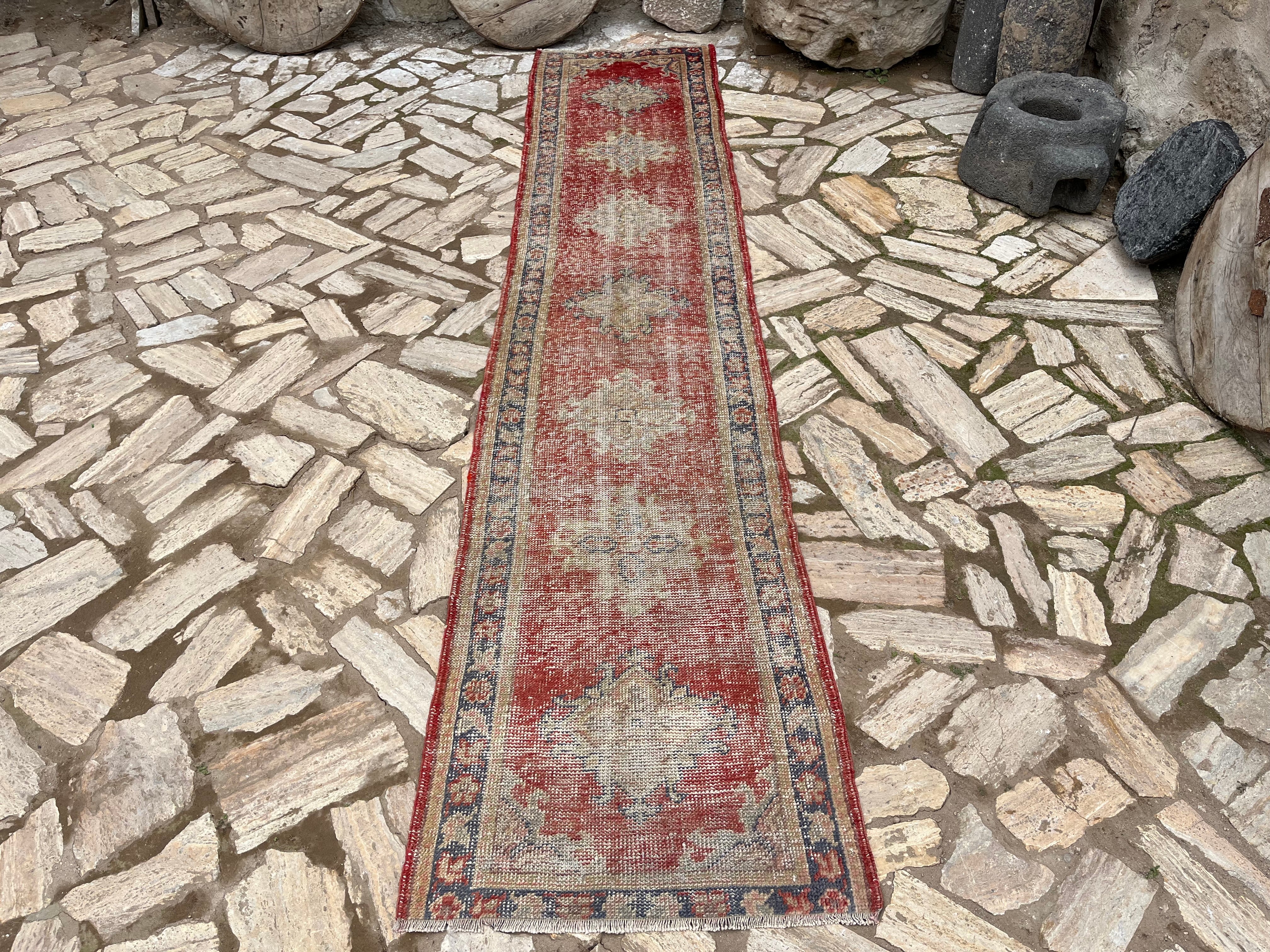 Lilian 2'5'' x 11'6''