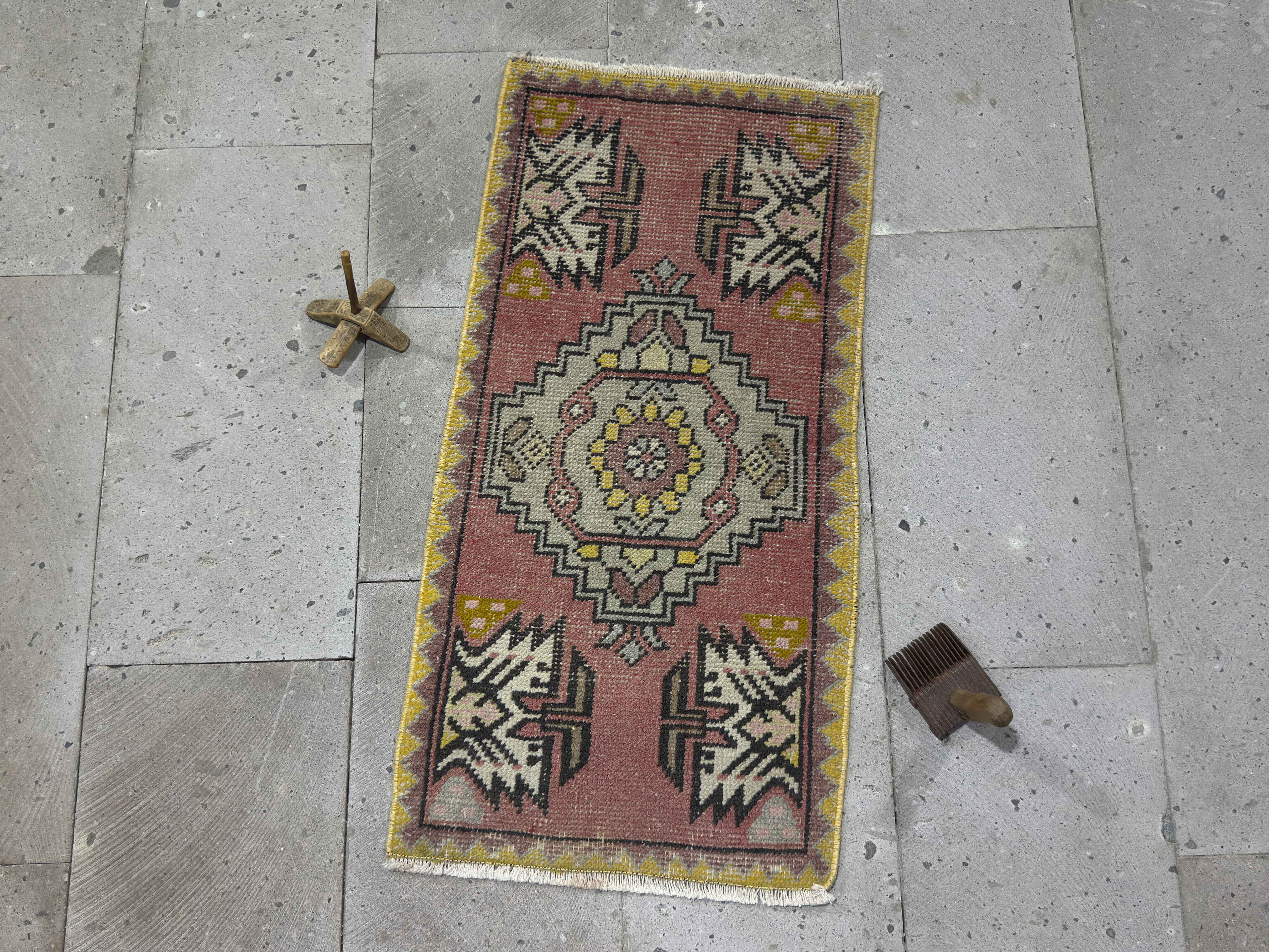 Lissi 1’8” x 3’3”