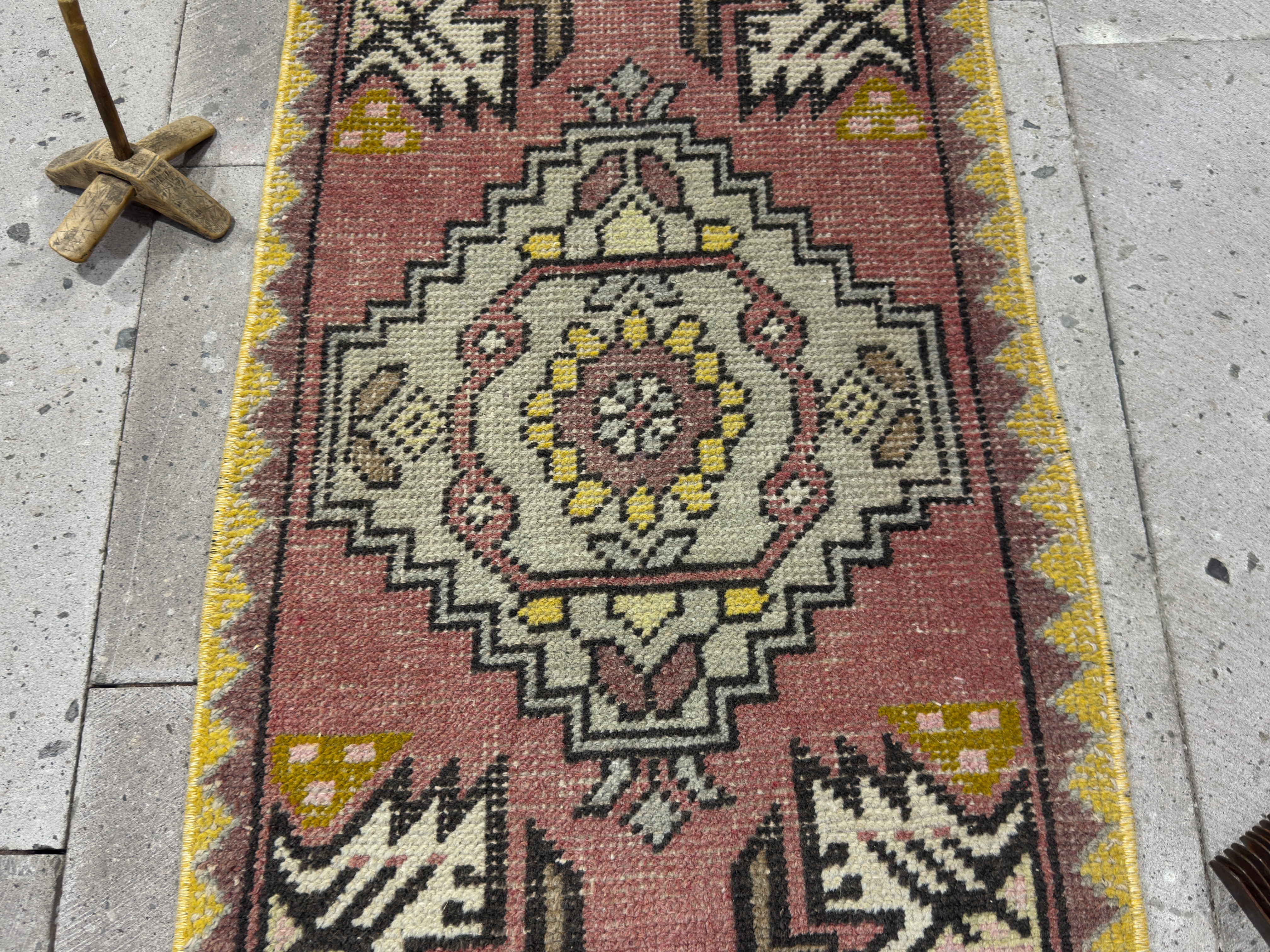 Lissi 1’8” x 3’3”