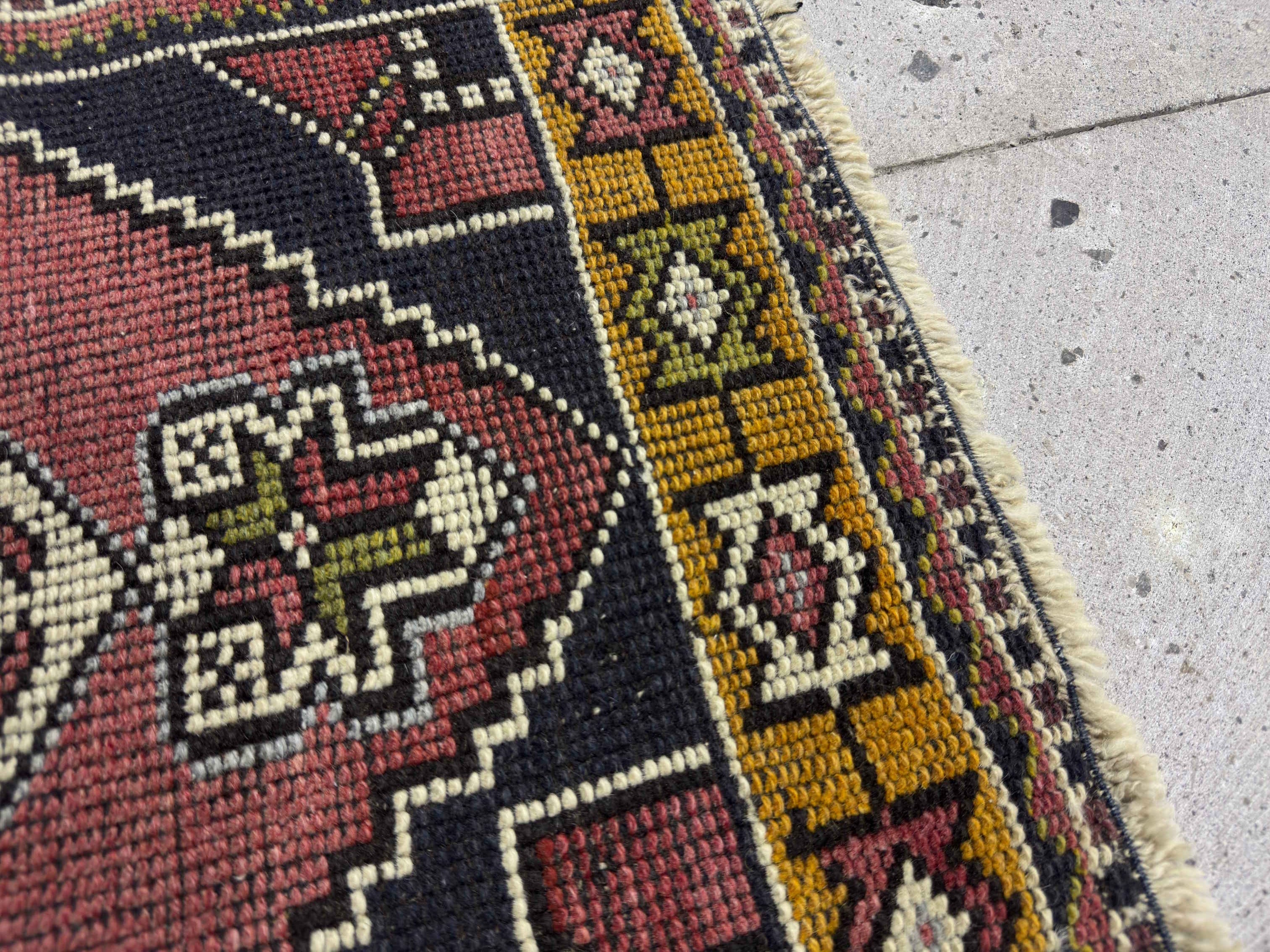 Lynett 1’8” x 3’10”