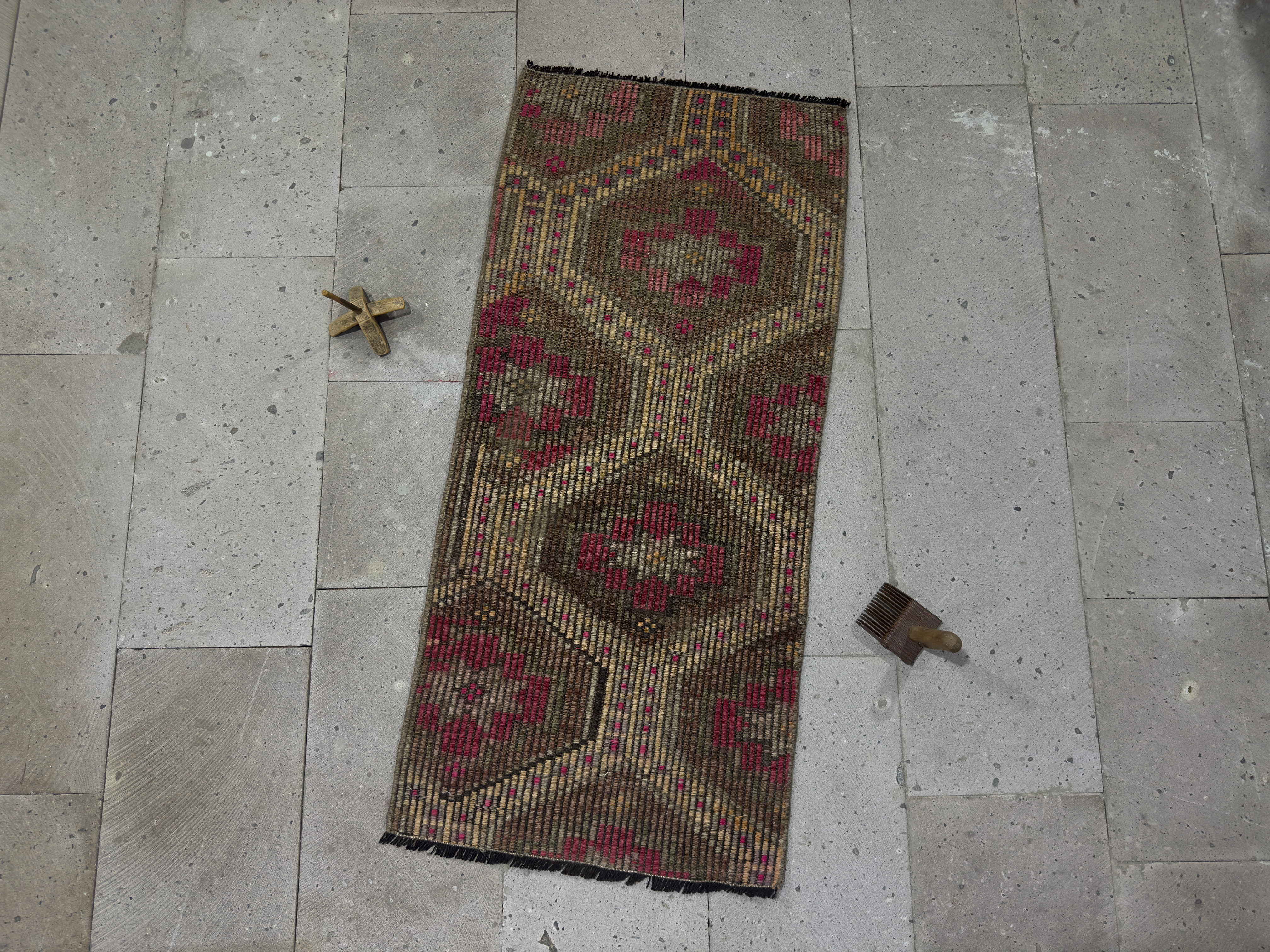 Mada 2’ x 4’4”