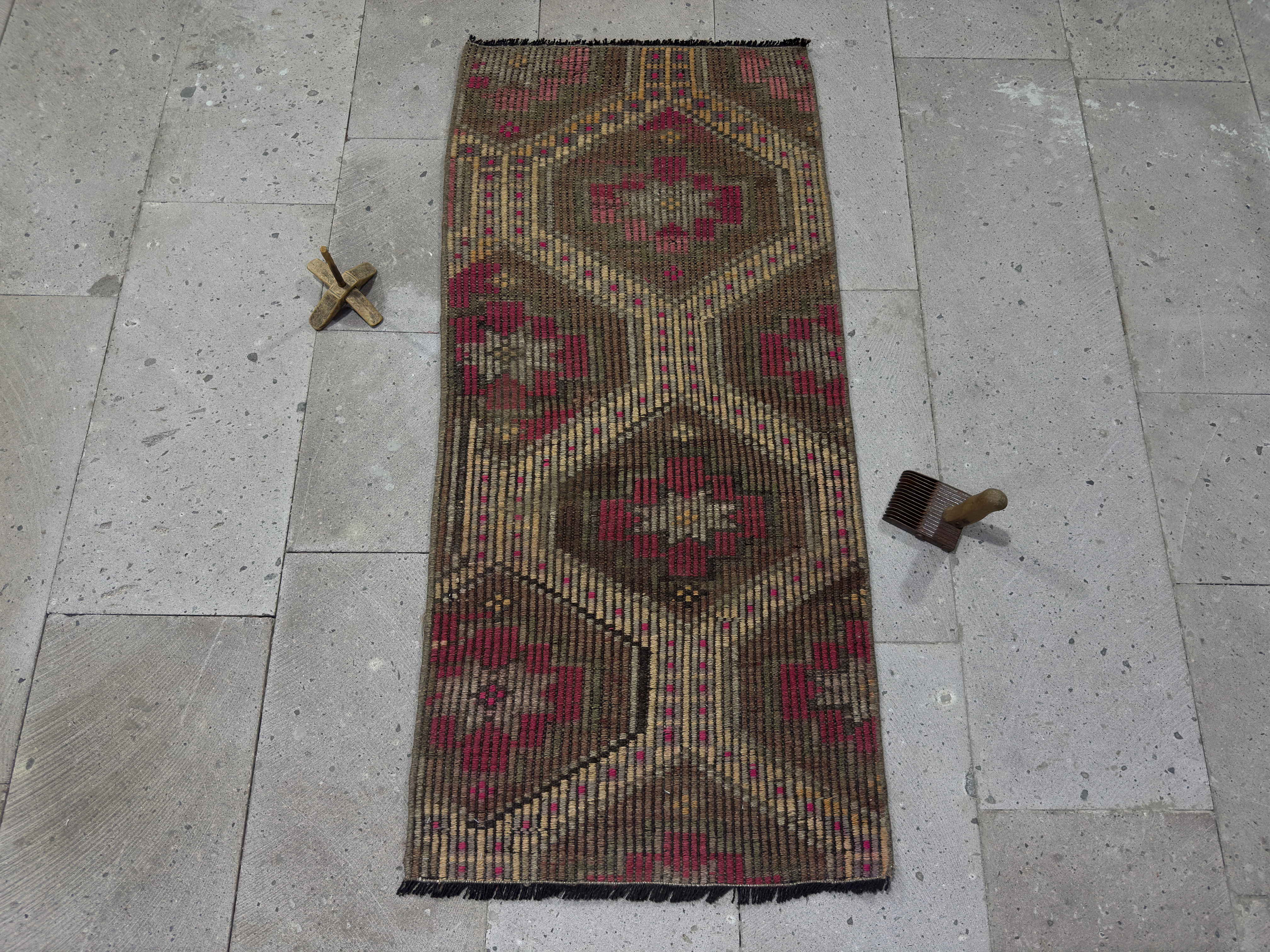 Mada 2’ x 4’4”