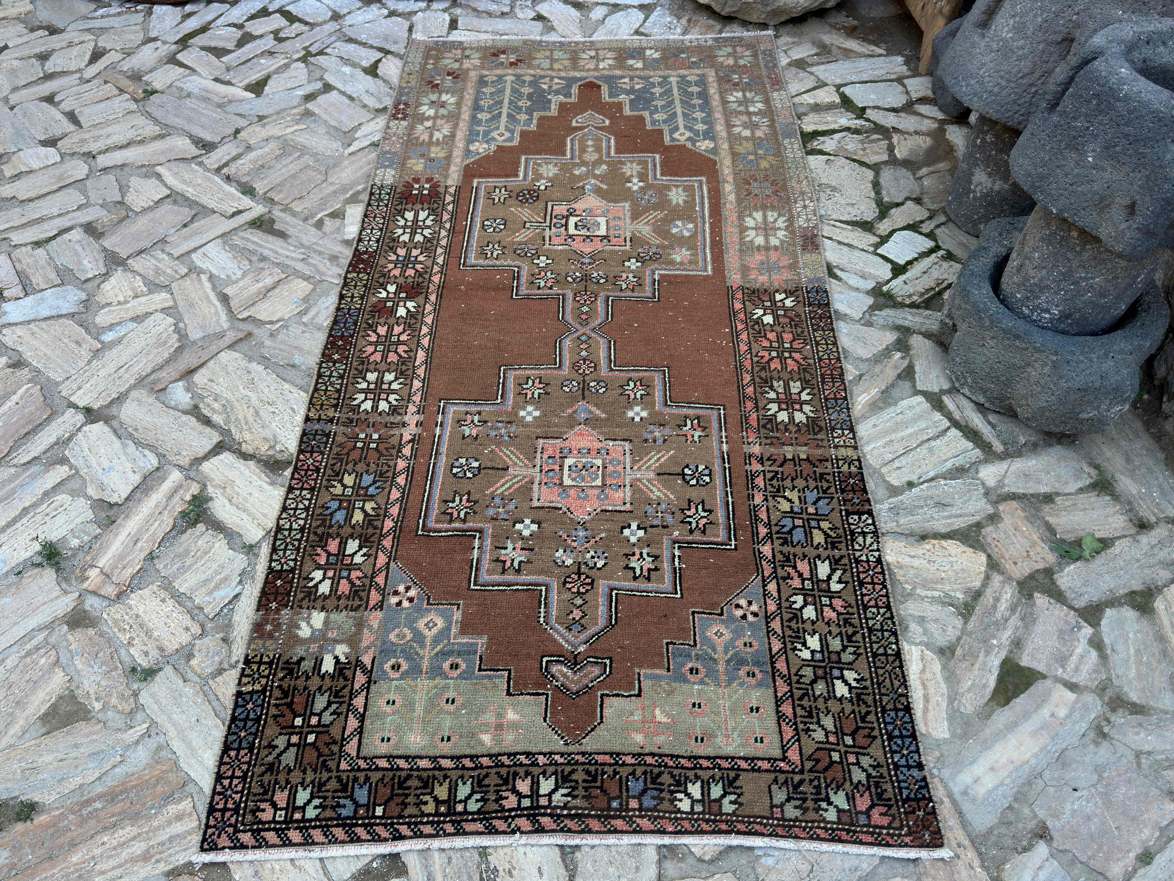 Marcel 4'5'' x 9'