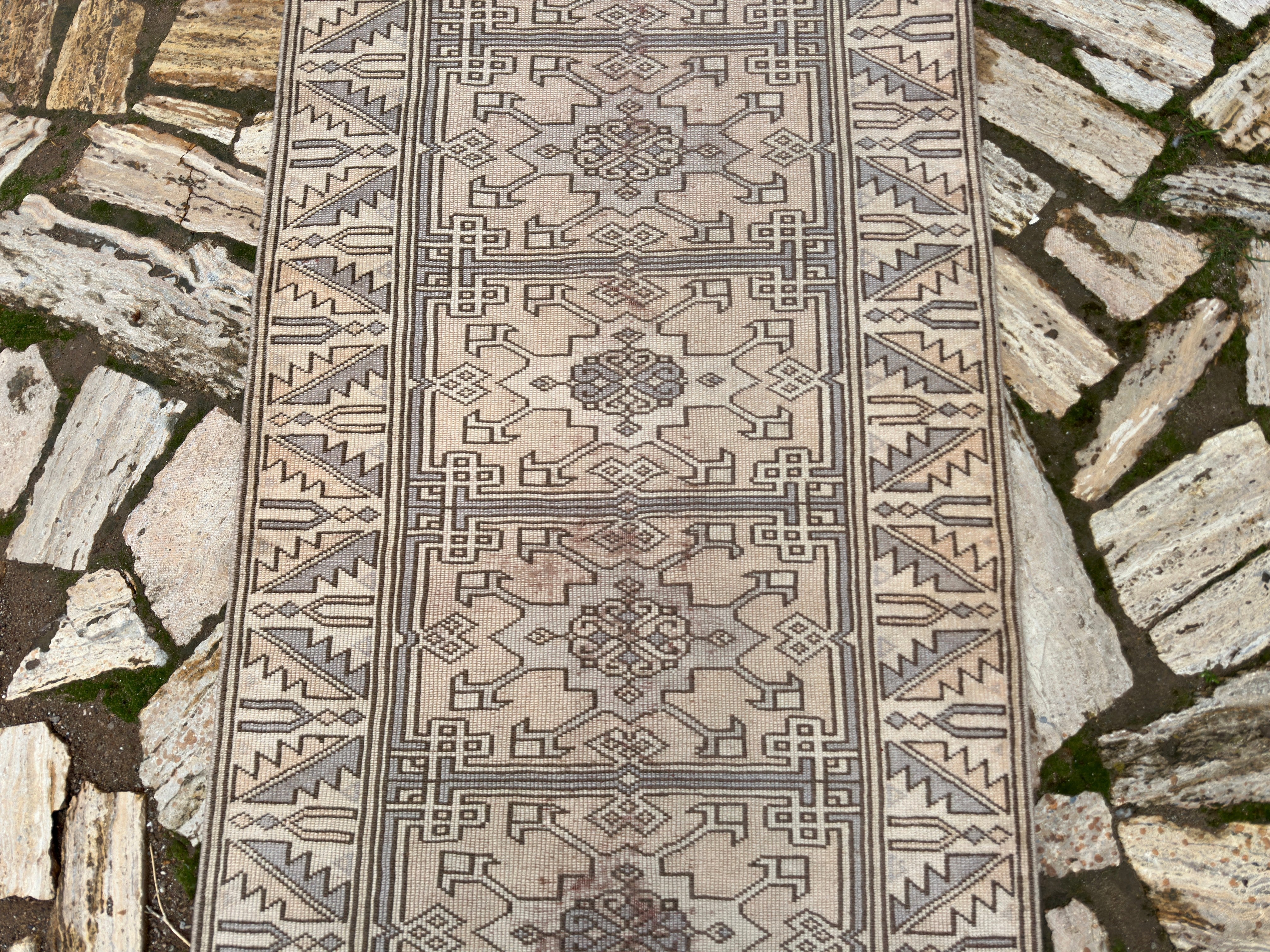 Maribel 2'9'' x 10'2''