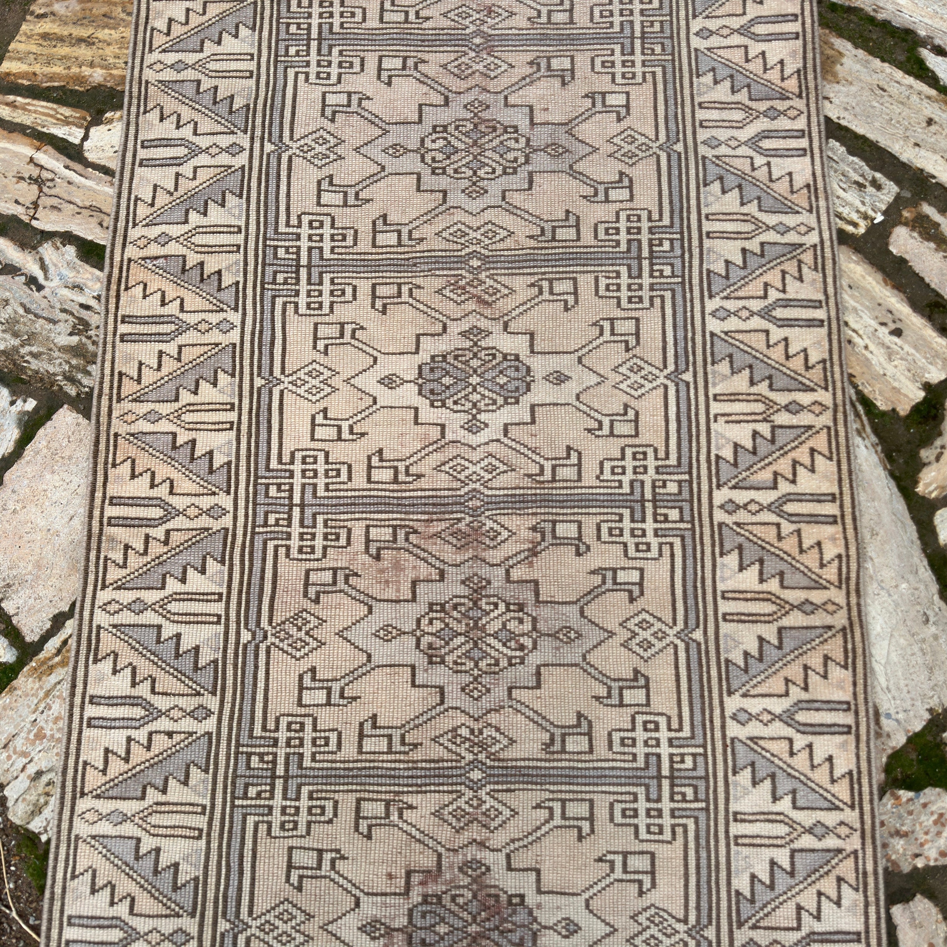 Maribel 2'9'' x 10'2''