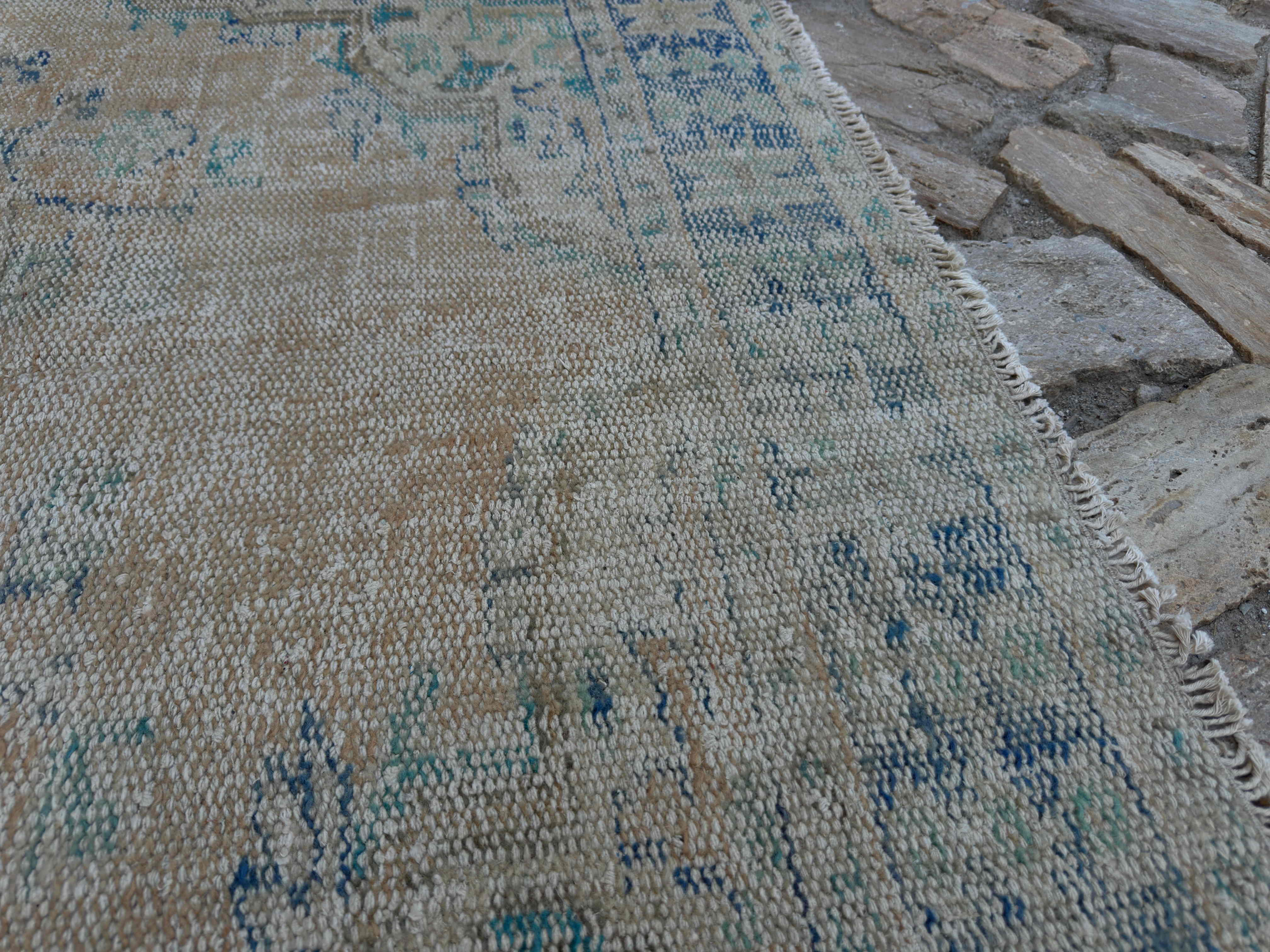 Maximilian 5'8'' x 8'7''