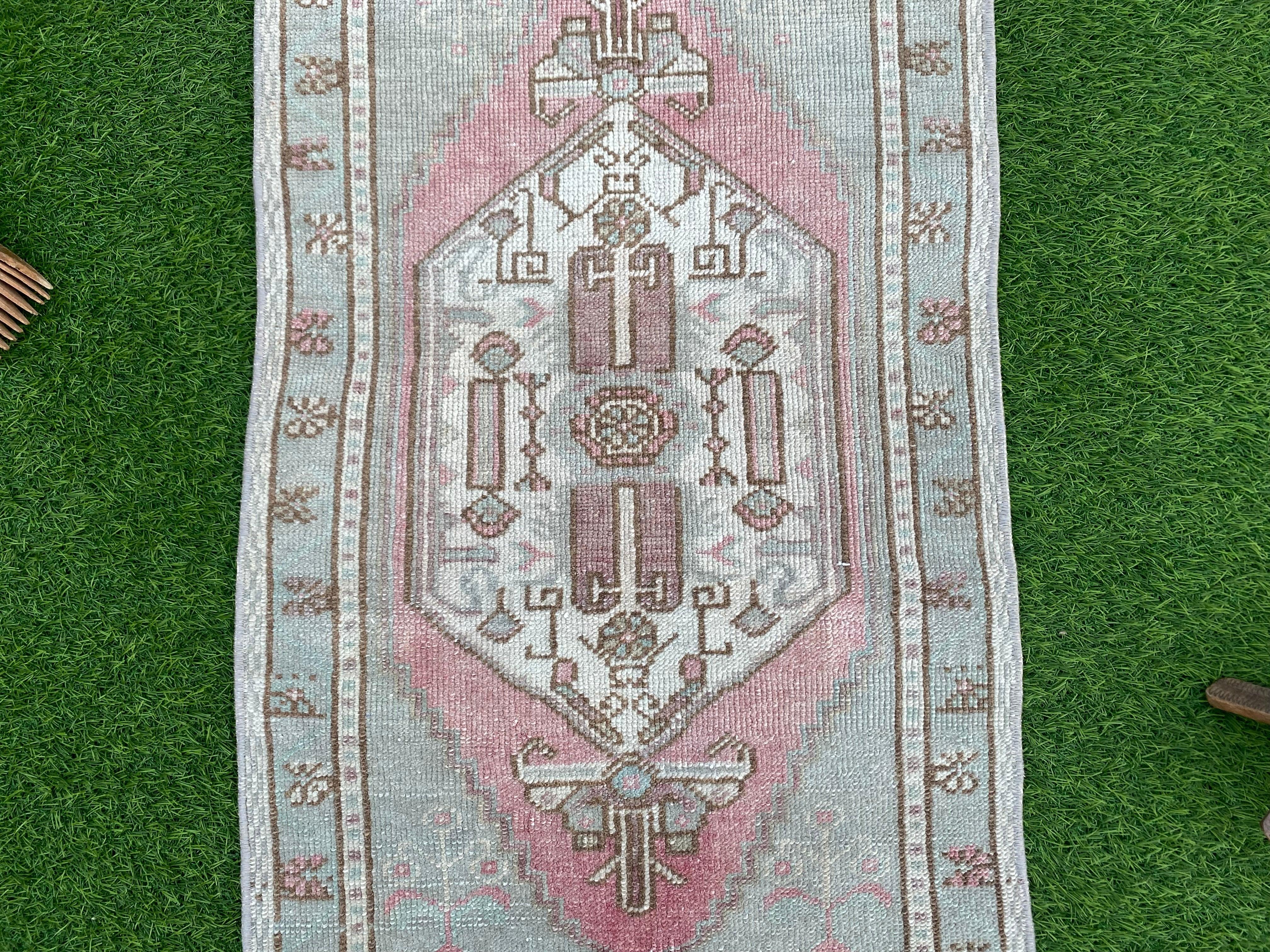 Maximo 1'7'' x 3'3''