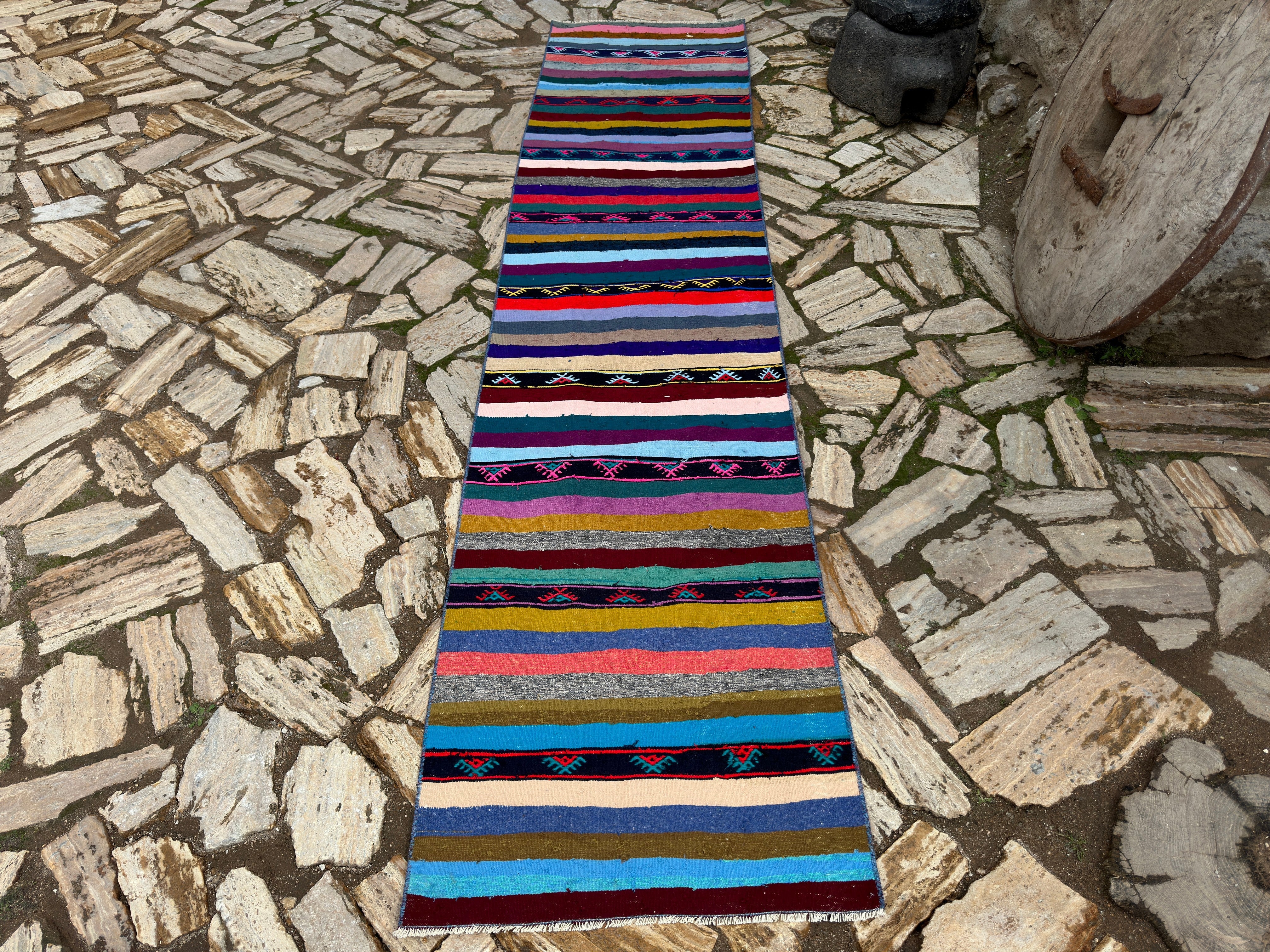 Maxwell 2'6'' x 10'6''
