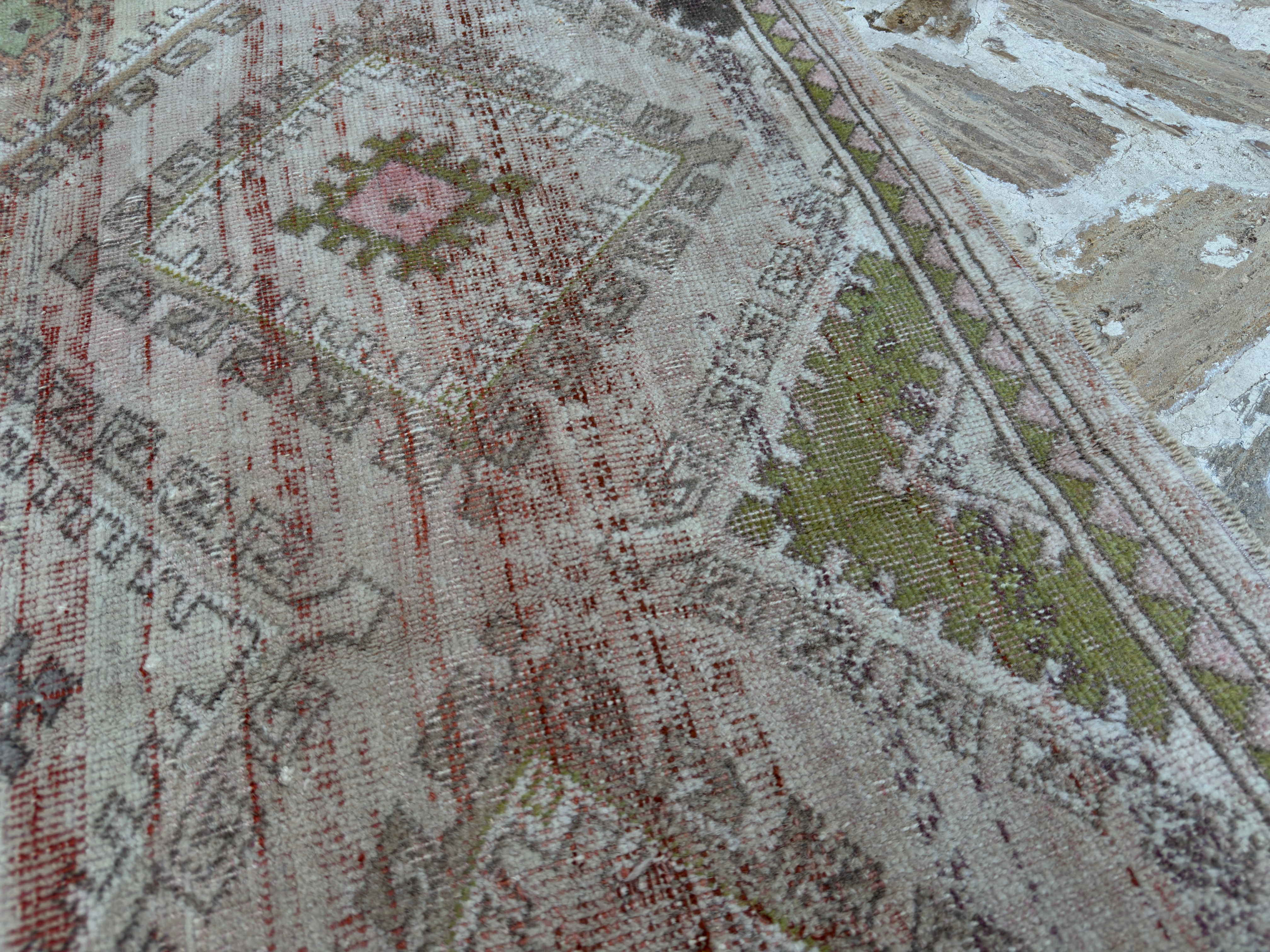 Meriel 6’4” x 7’1”