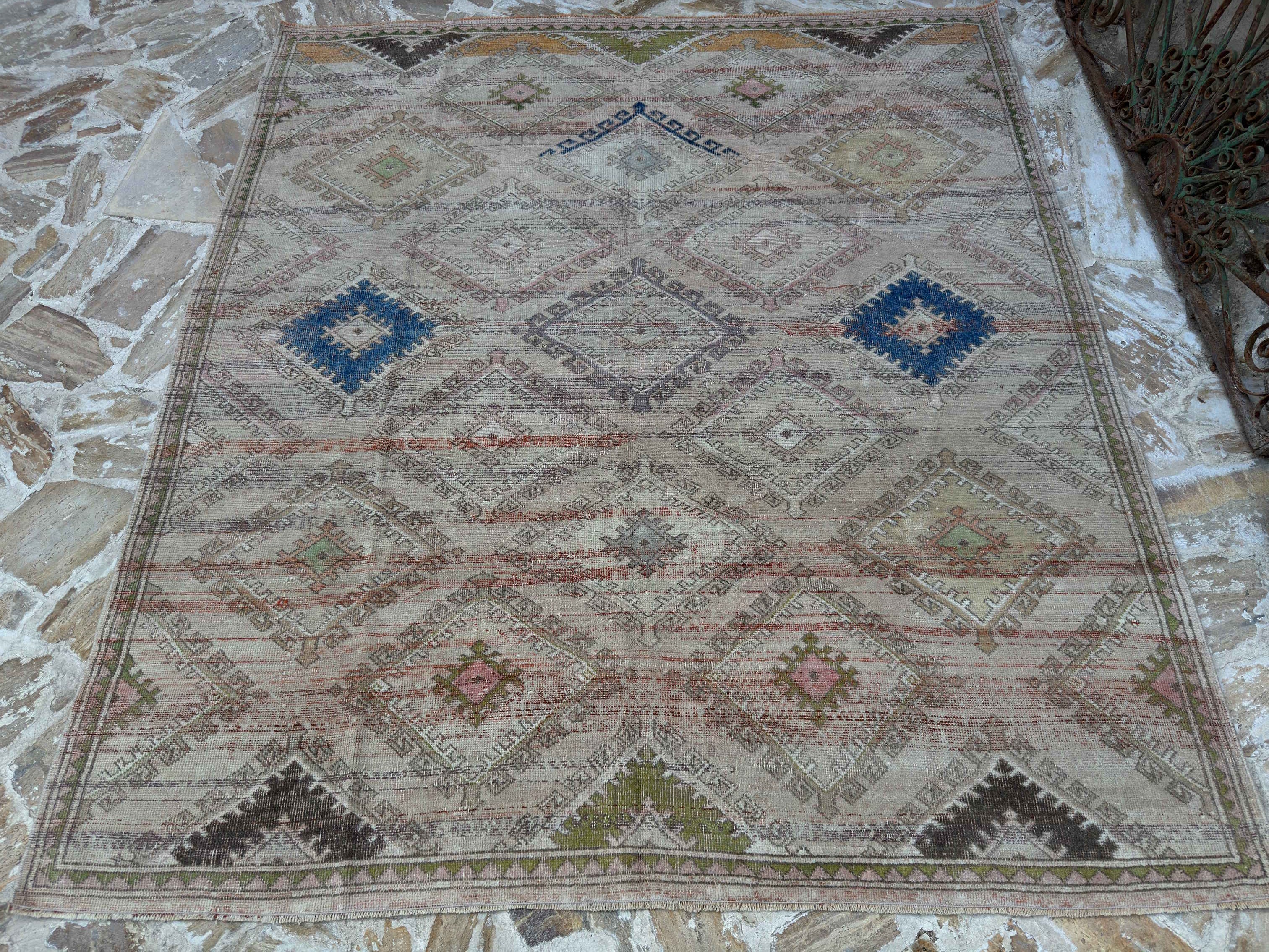 Meriel 6’4” x 7’1”