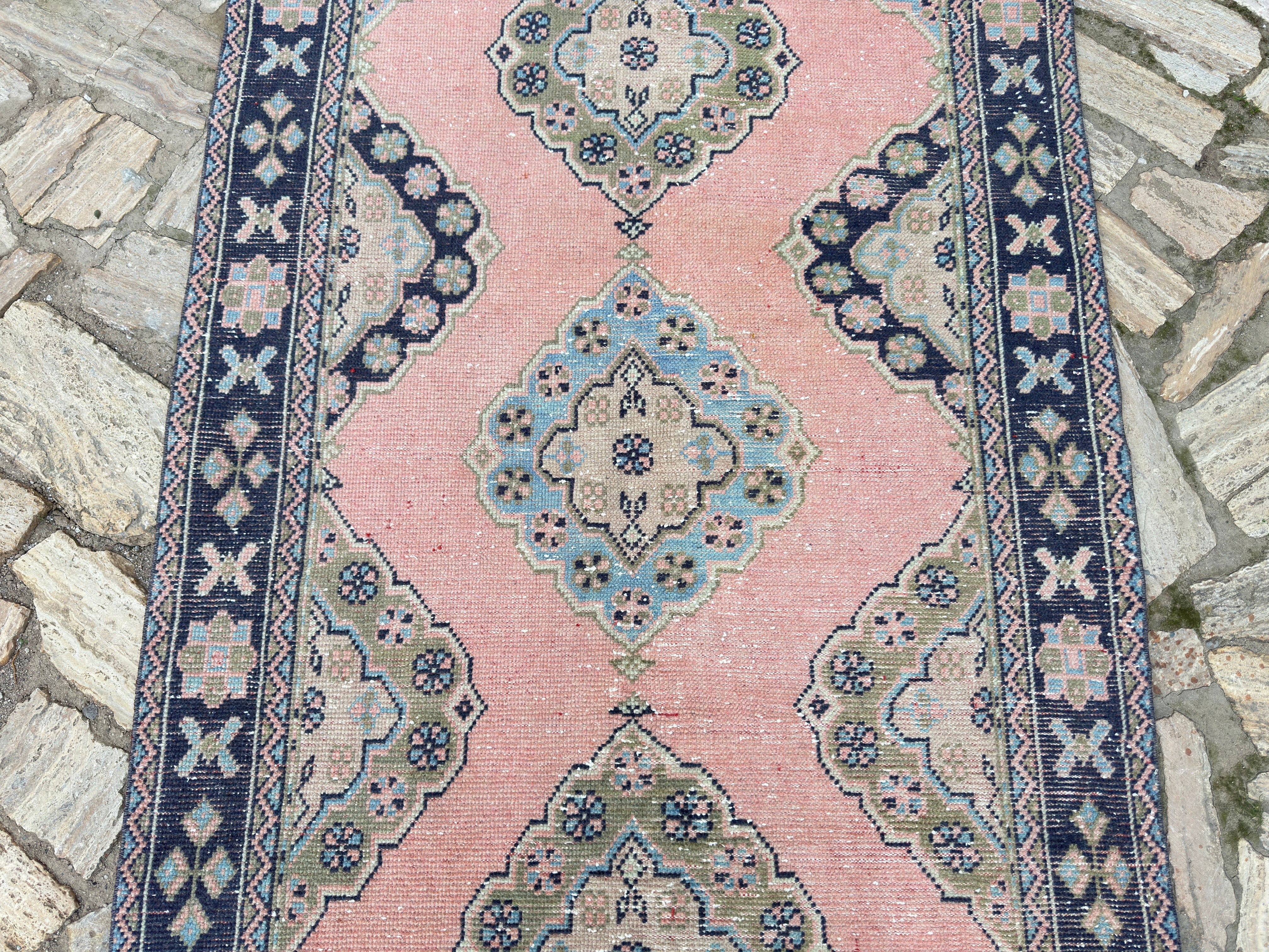 Miah 4'2'' x 11'4''